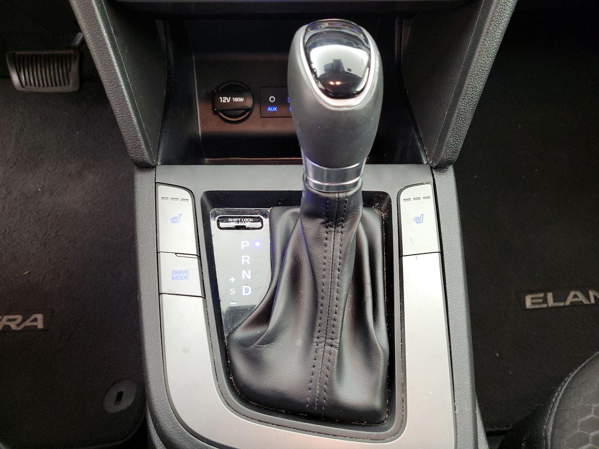 Thumbnail: 2019 Hyundai Elantra - 17