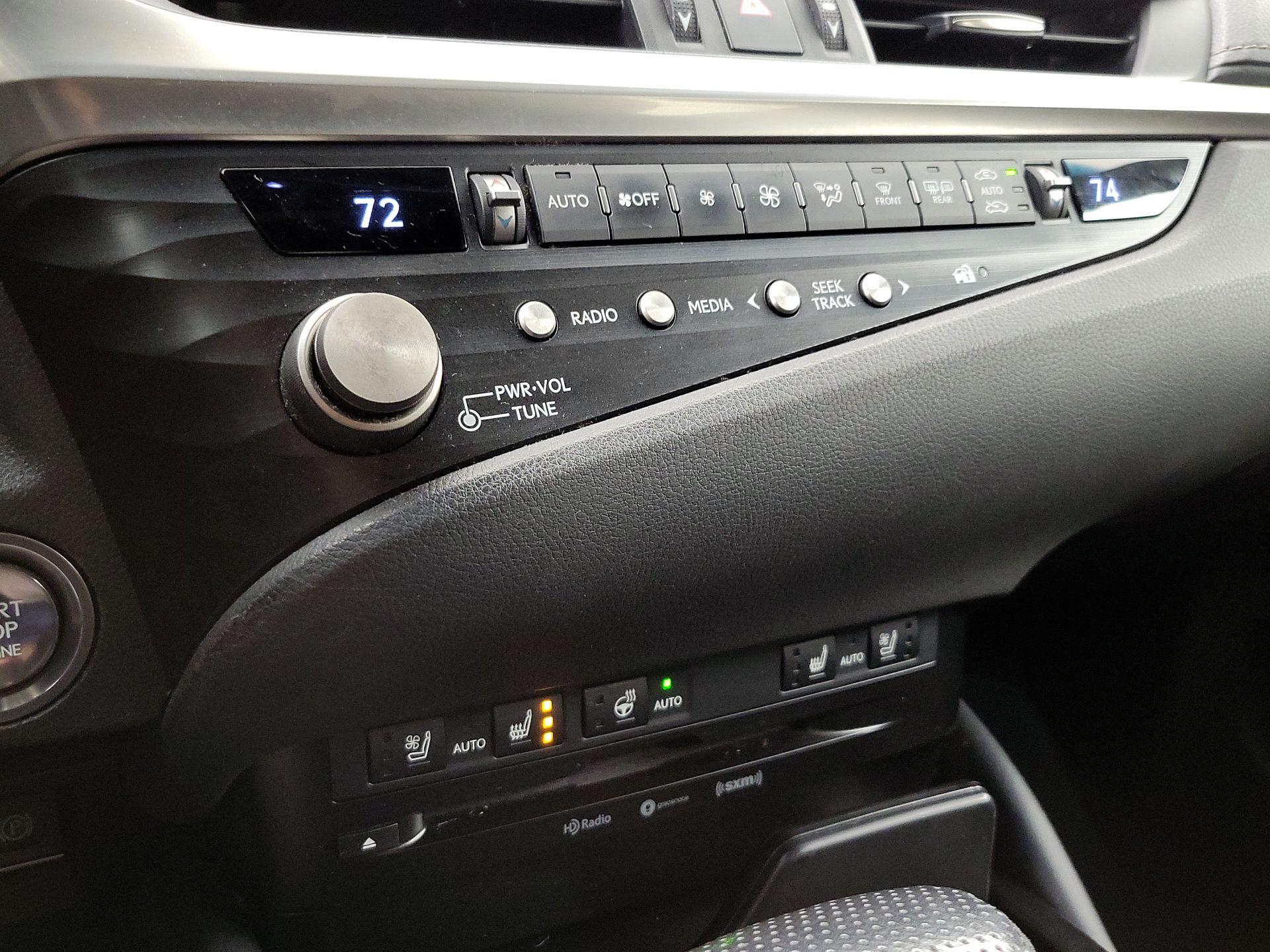 Thumbnail: 2021 Lexus ES - 16