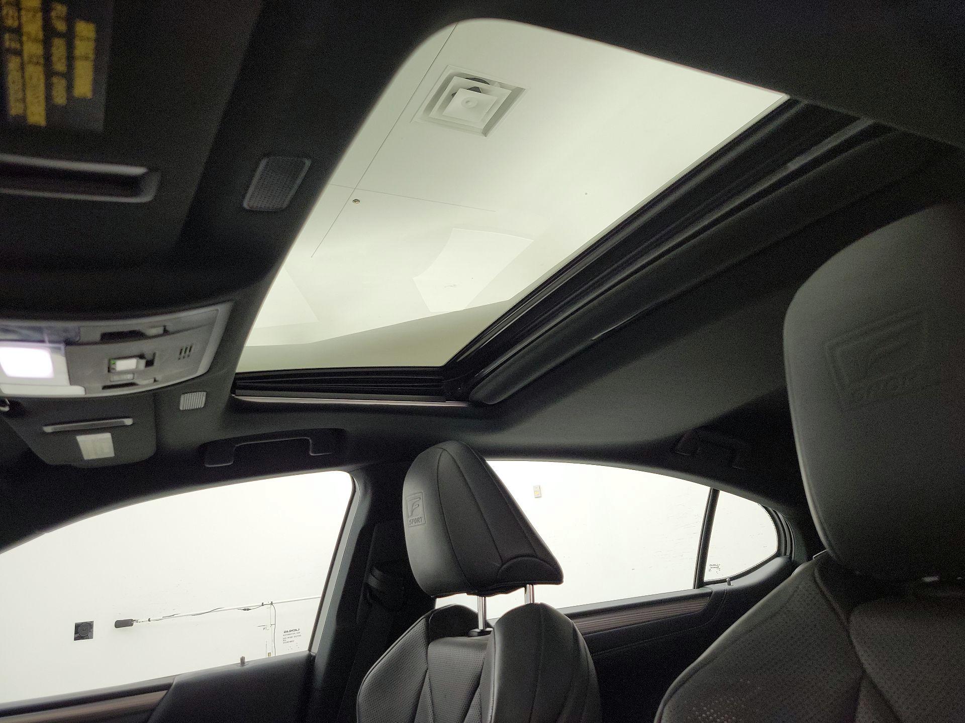 Thumbnail: 2021 Lexus ES - 19