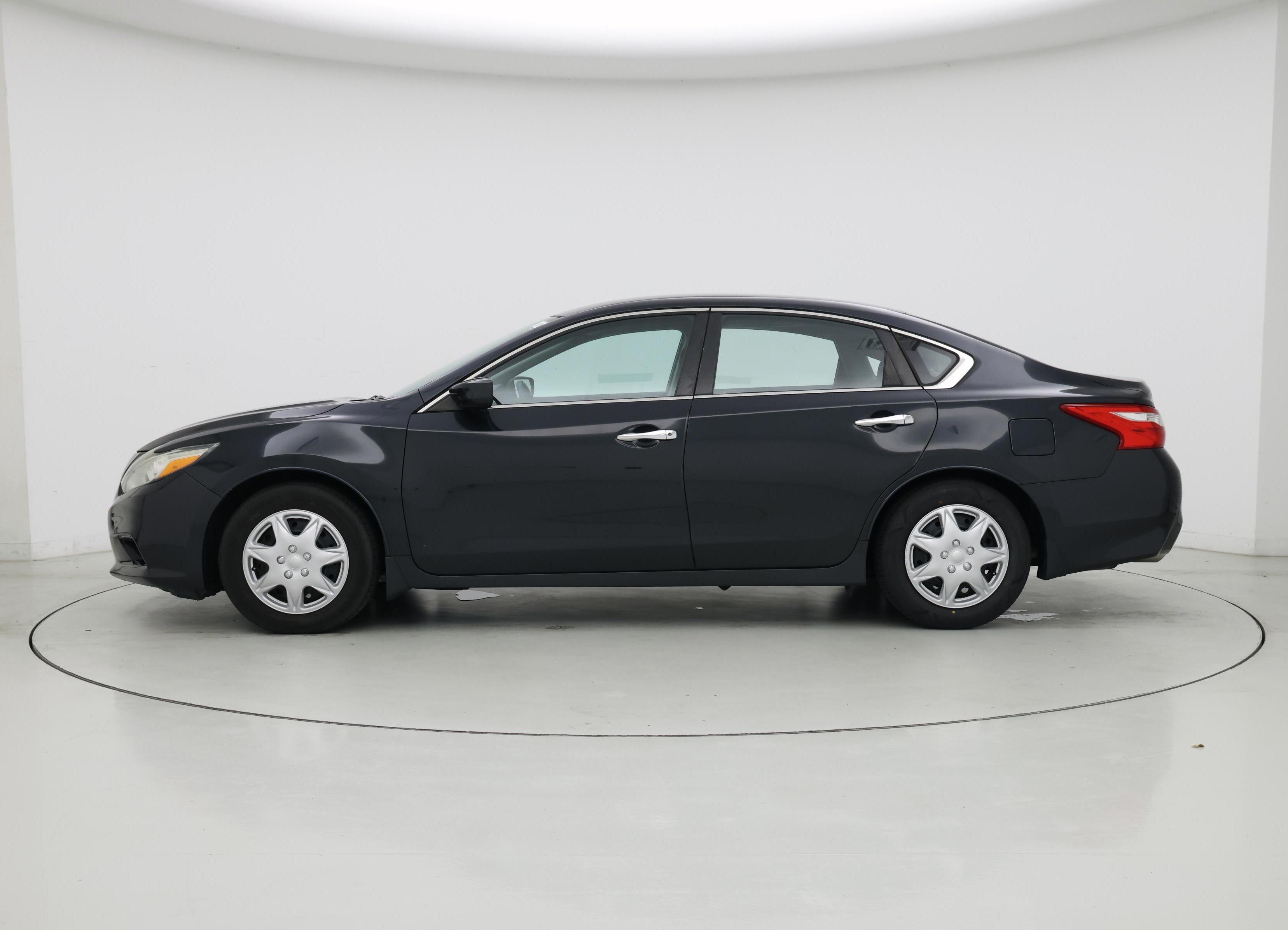 Thumbnail: 2017 Nissan Altima - 3