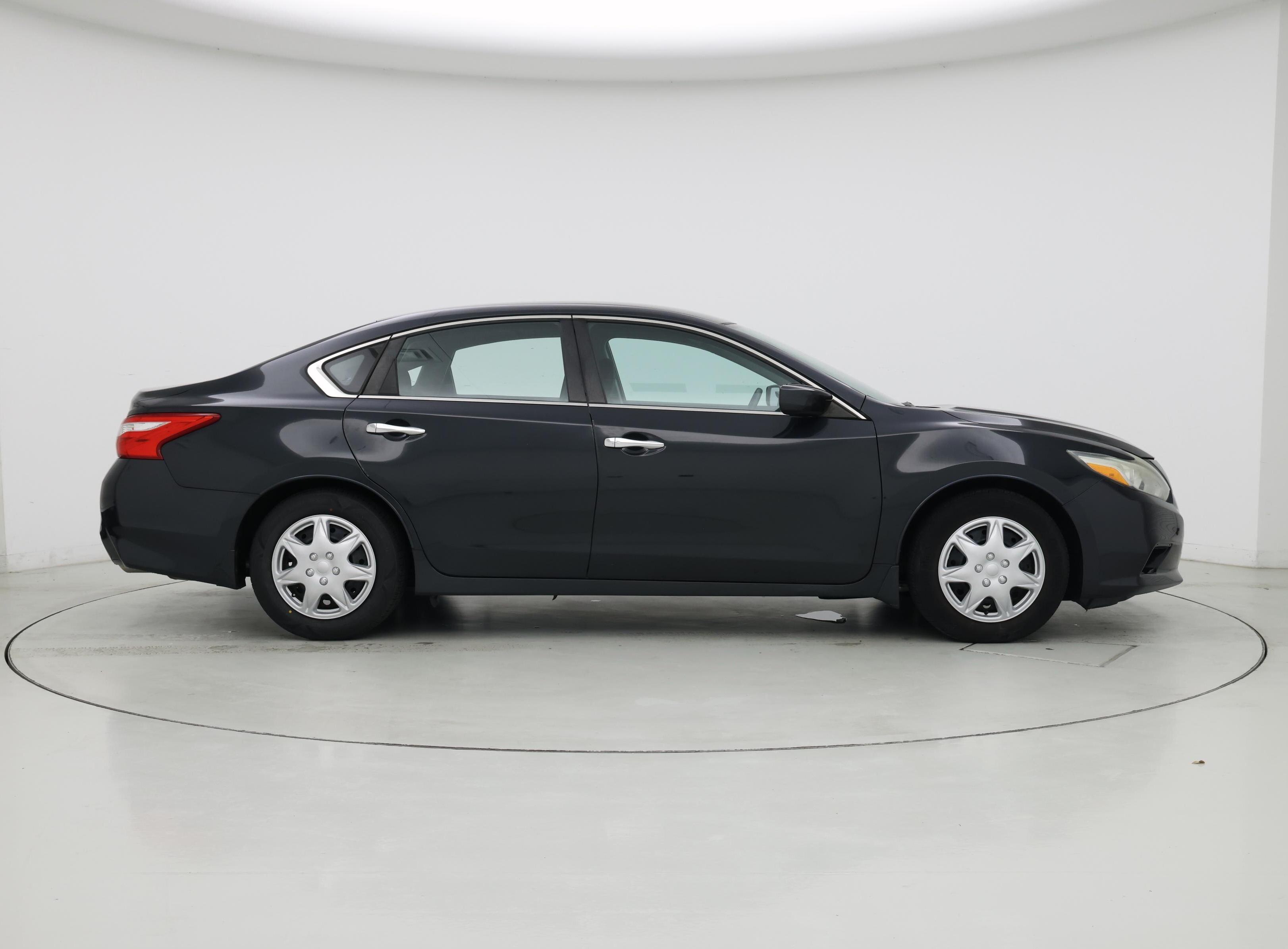 Thumbnail: 2017 Nissan Altima - 7