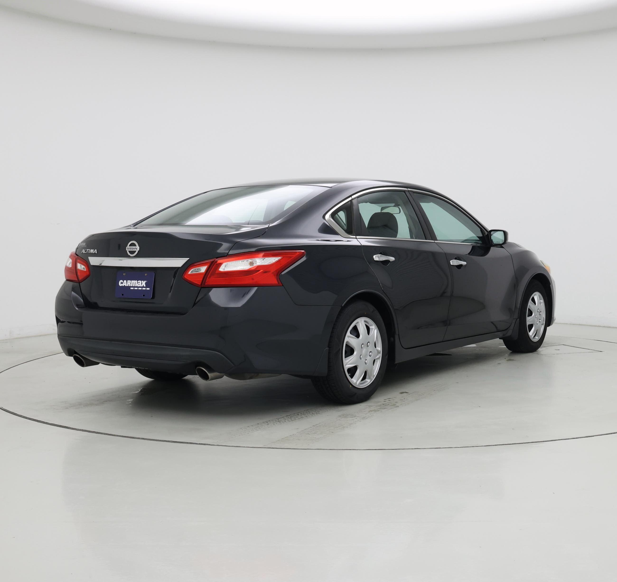 Thumbnail: 2017 Nissan Altima - 8