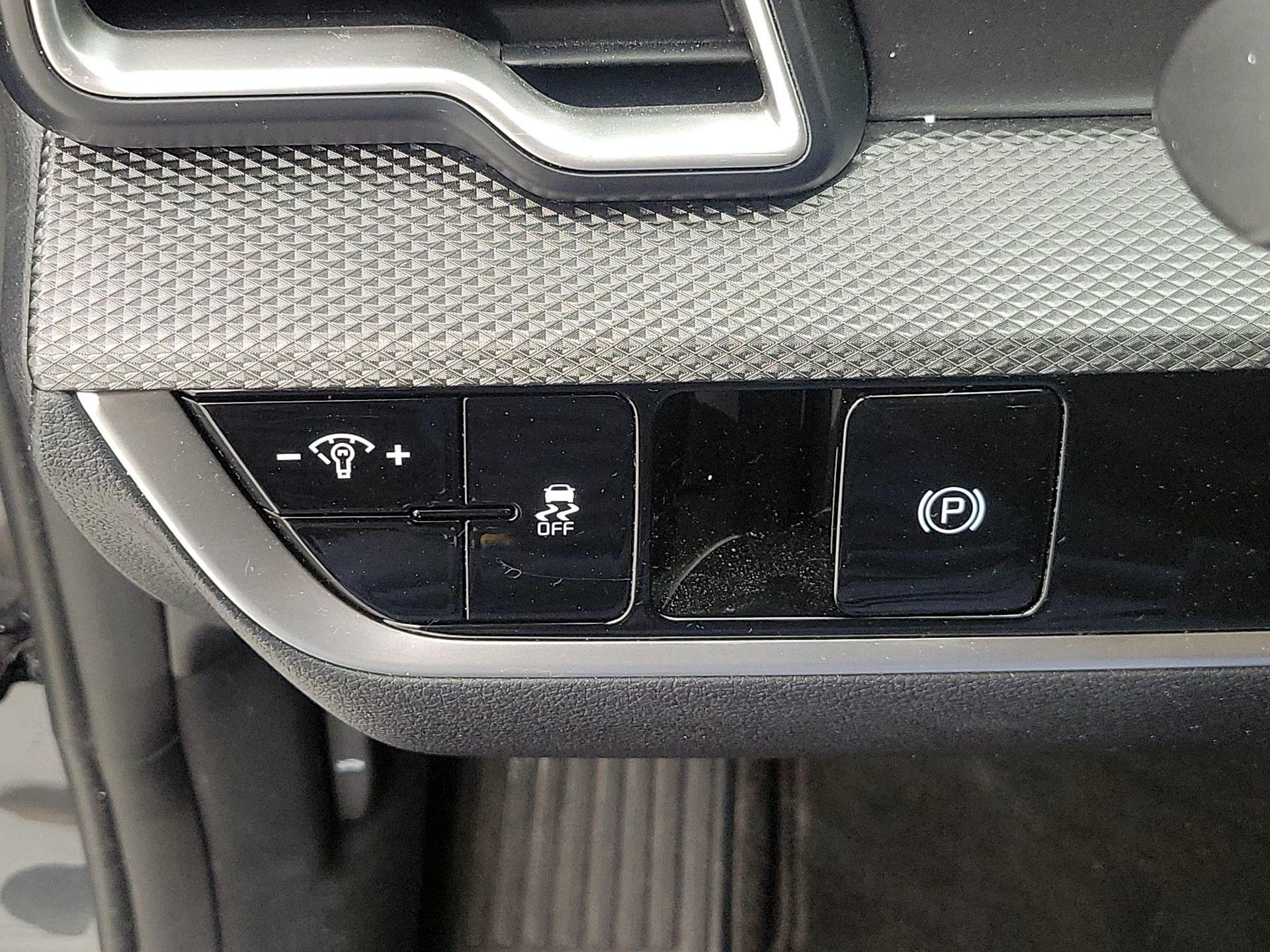 Thumbnail: 2023 Kia Sportage - 13