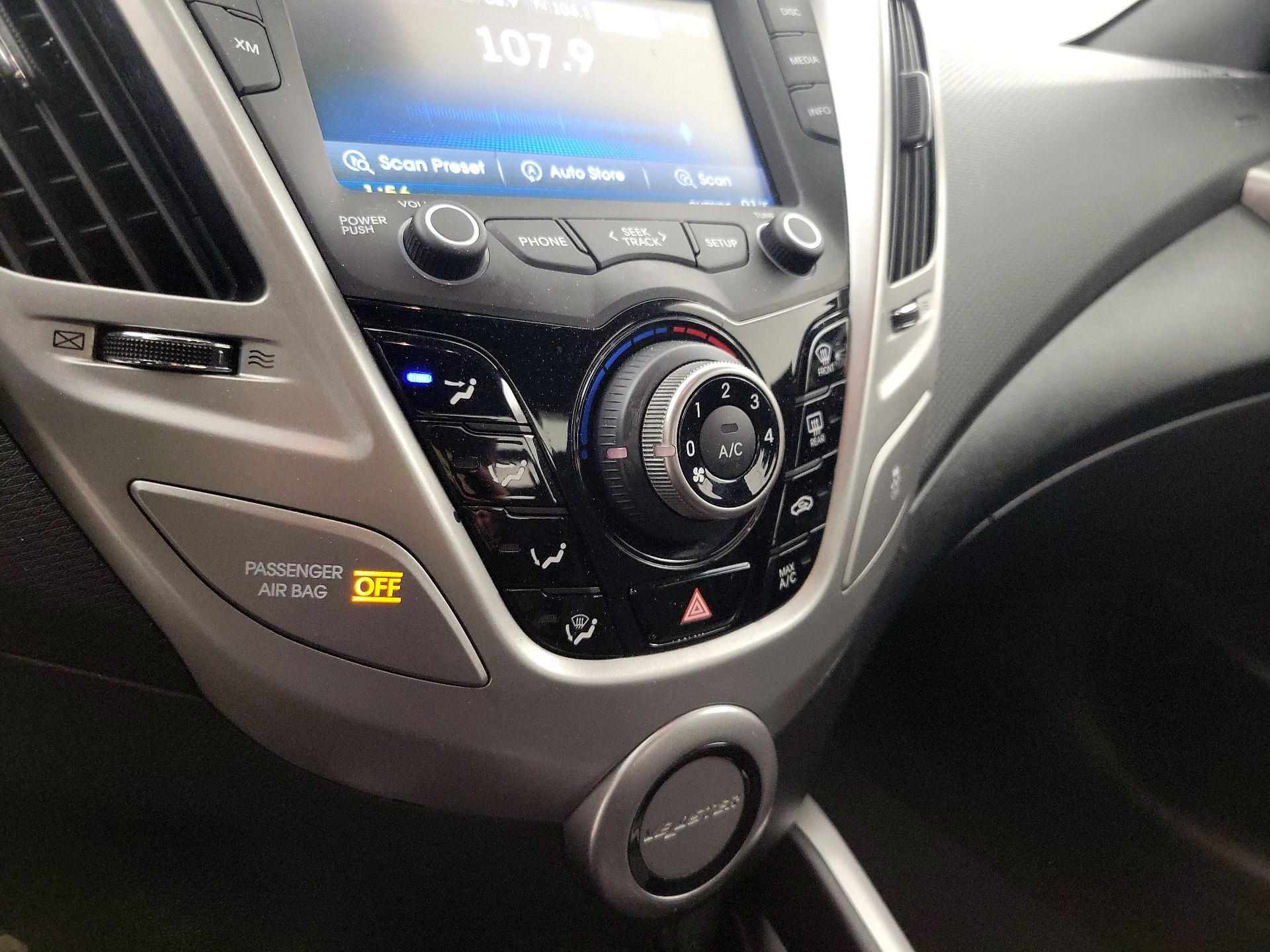 Thumbnail: 2016 Hyundai Veloster - 16