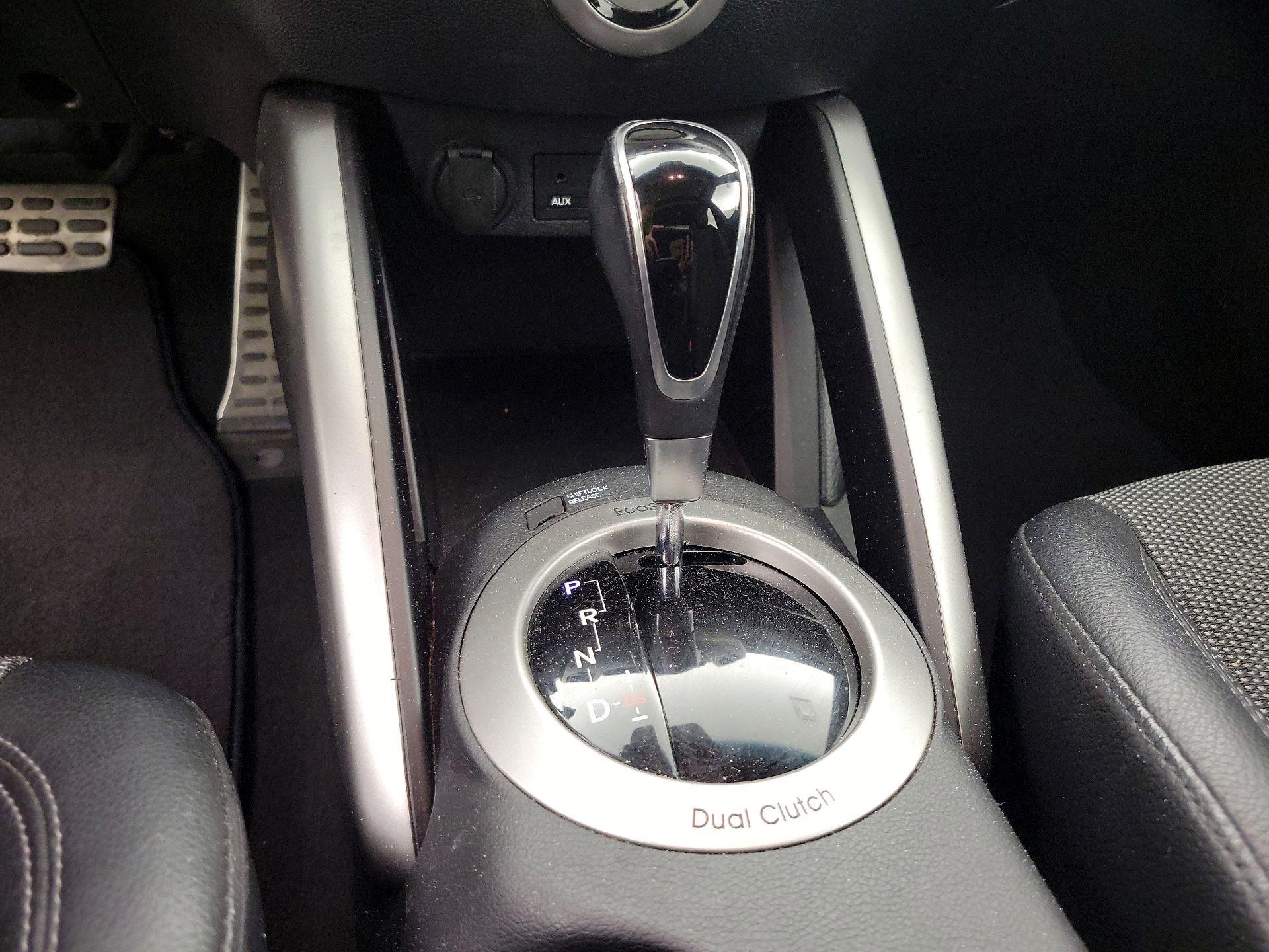 Thumbnail: 2016 Hyundai Veloster - 17