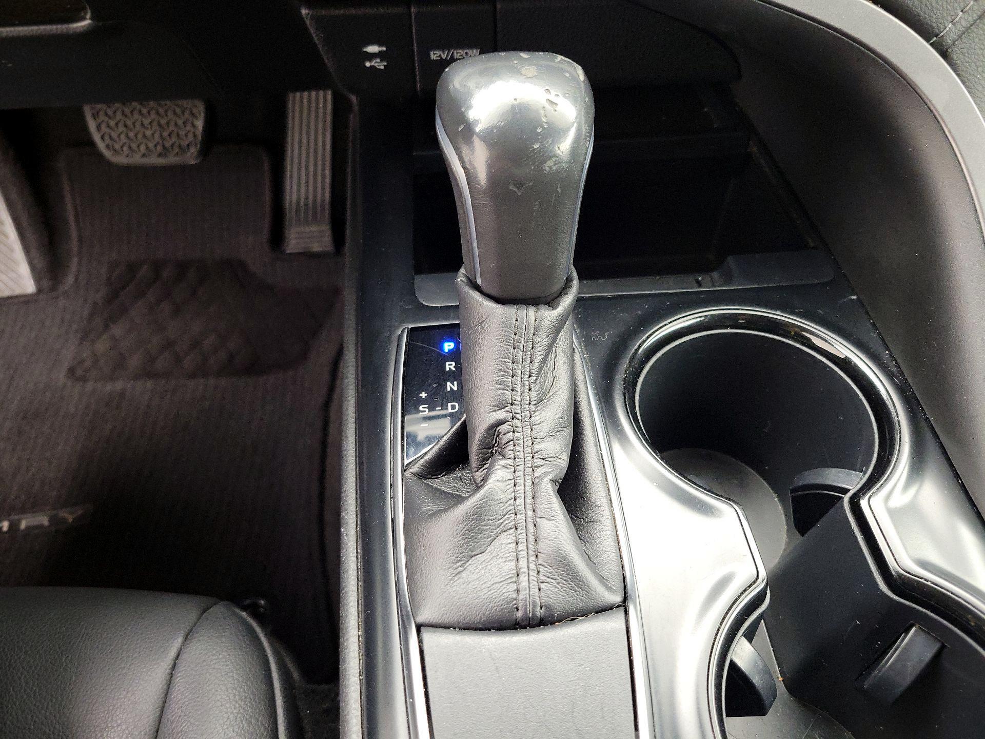 Thumbnail: 2019 Toyota Camry - 17