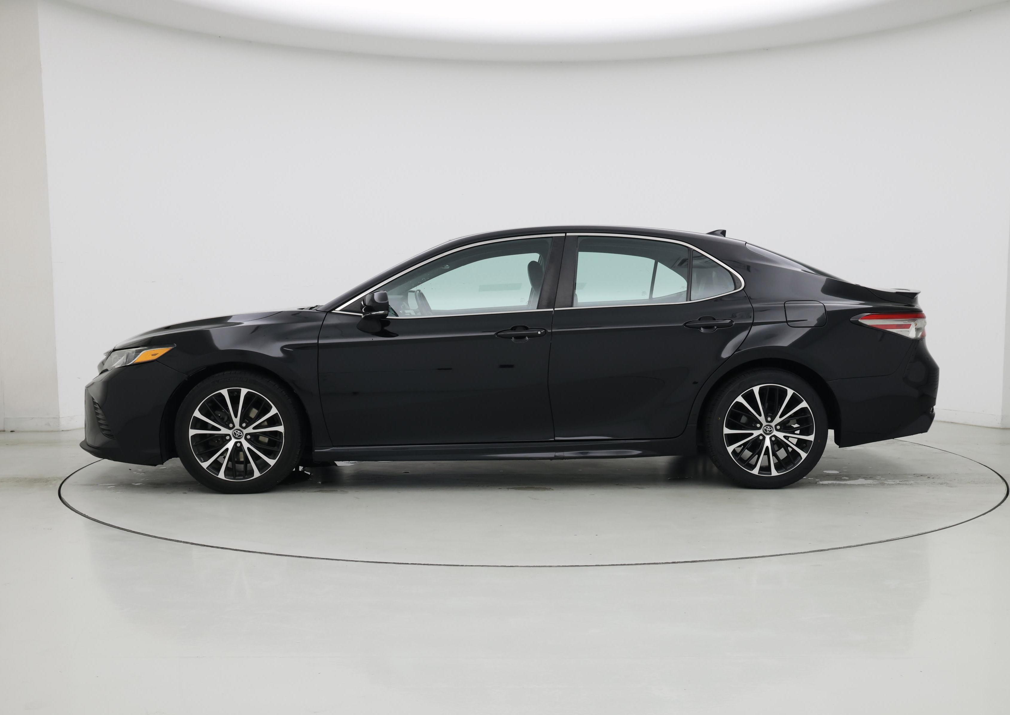 Thumbnail: 2019 Toyota Camry - 3