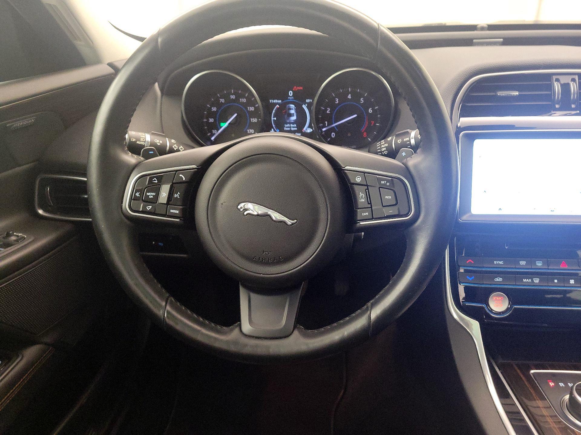 Thumbnail: 2017 Jaguar XE - 10