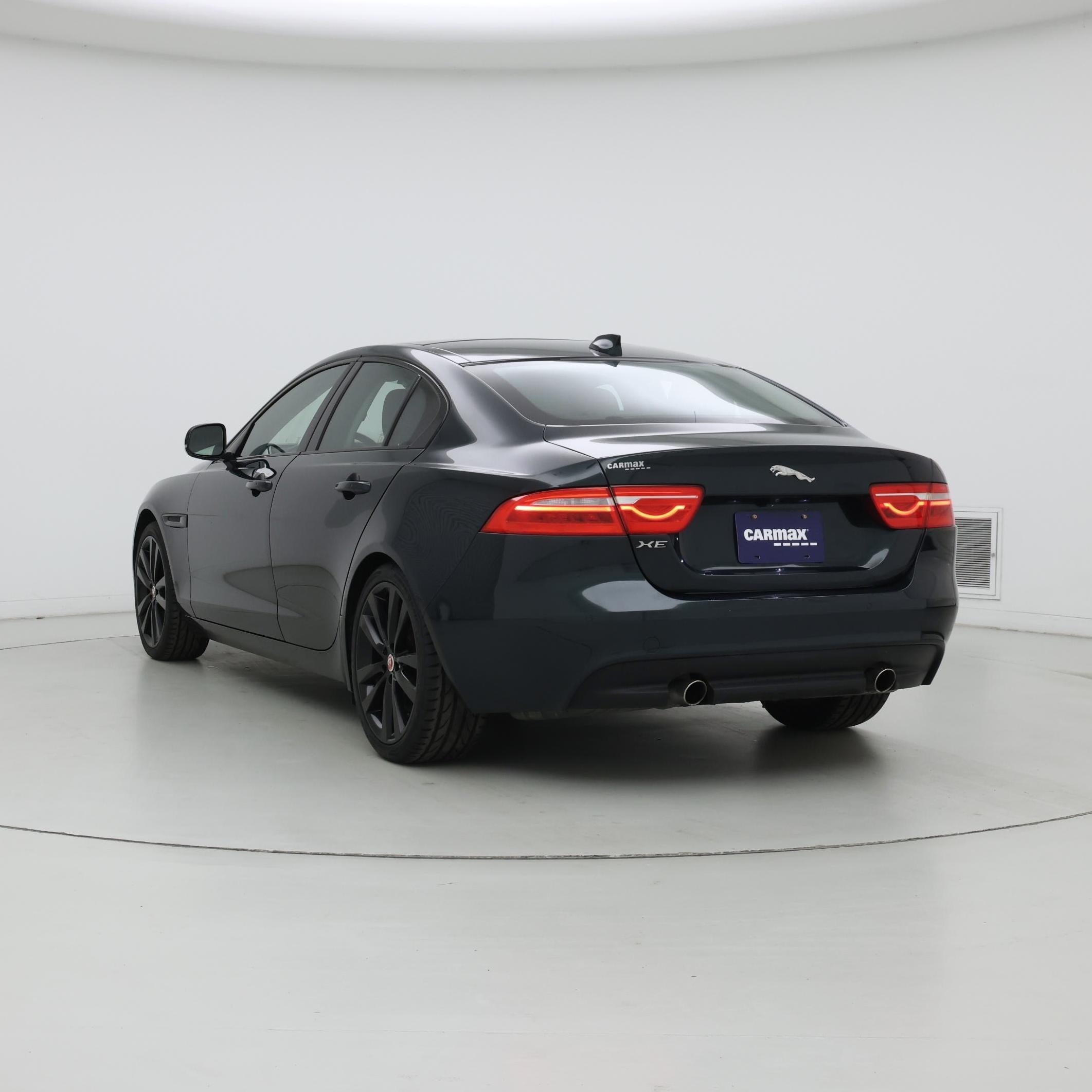 Thumbnail: 2017 Jaguar XE - 2