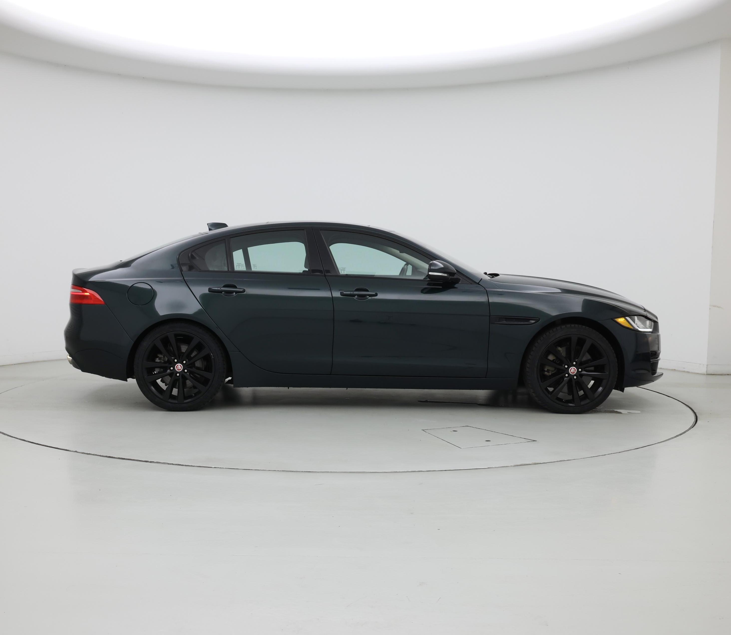 Thumbnail: 2017 Jaguar XE - 7