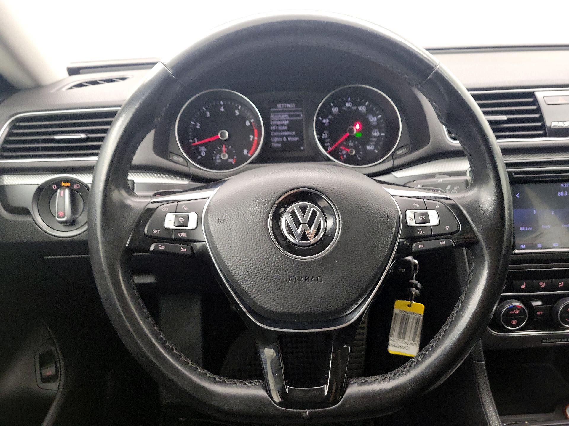 Thumbnail: 2018 Volkswagen Passat - 10