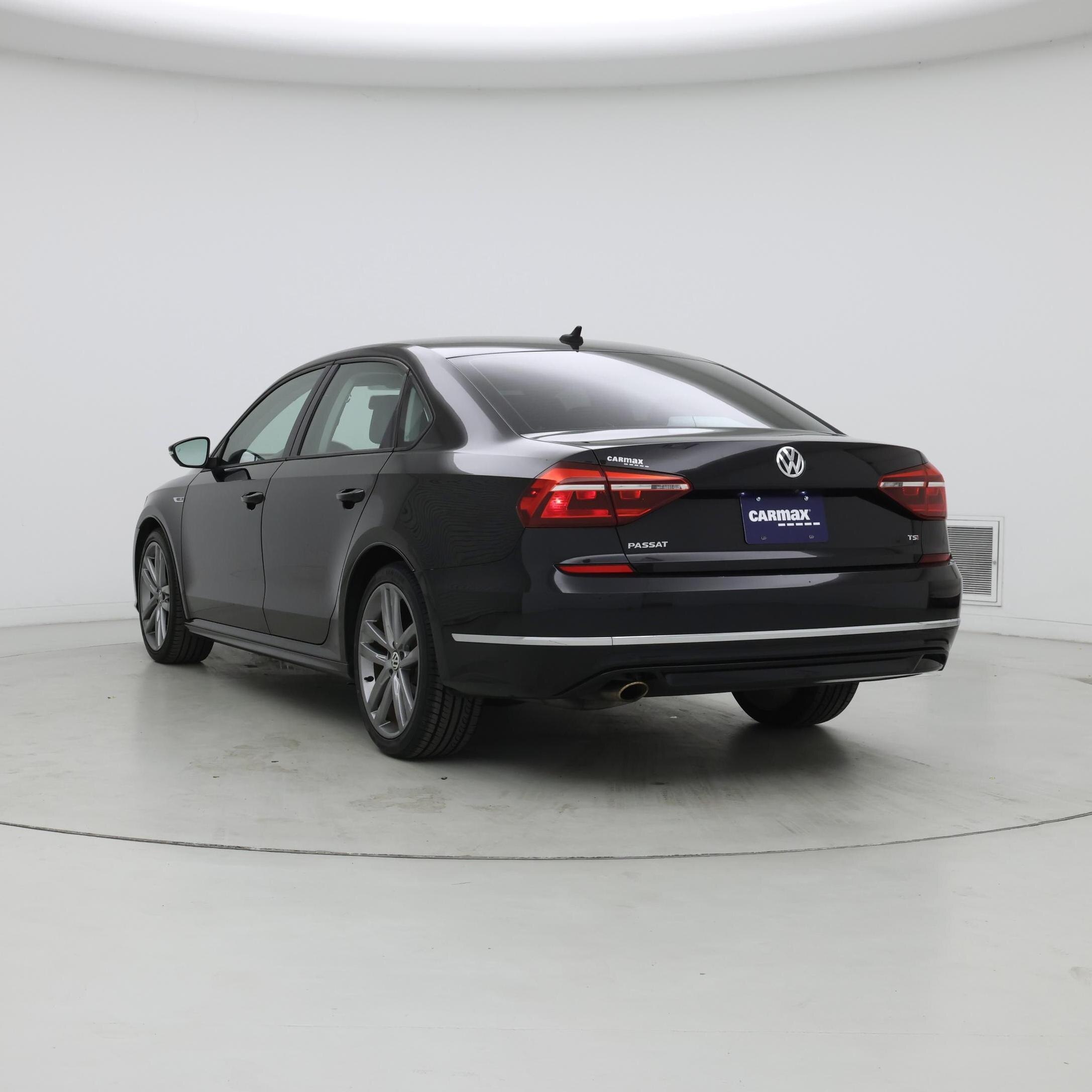 Thumbnail: 2018 Volkswagen Passat - 2