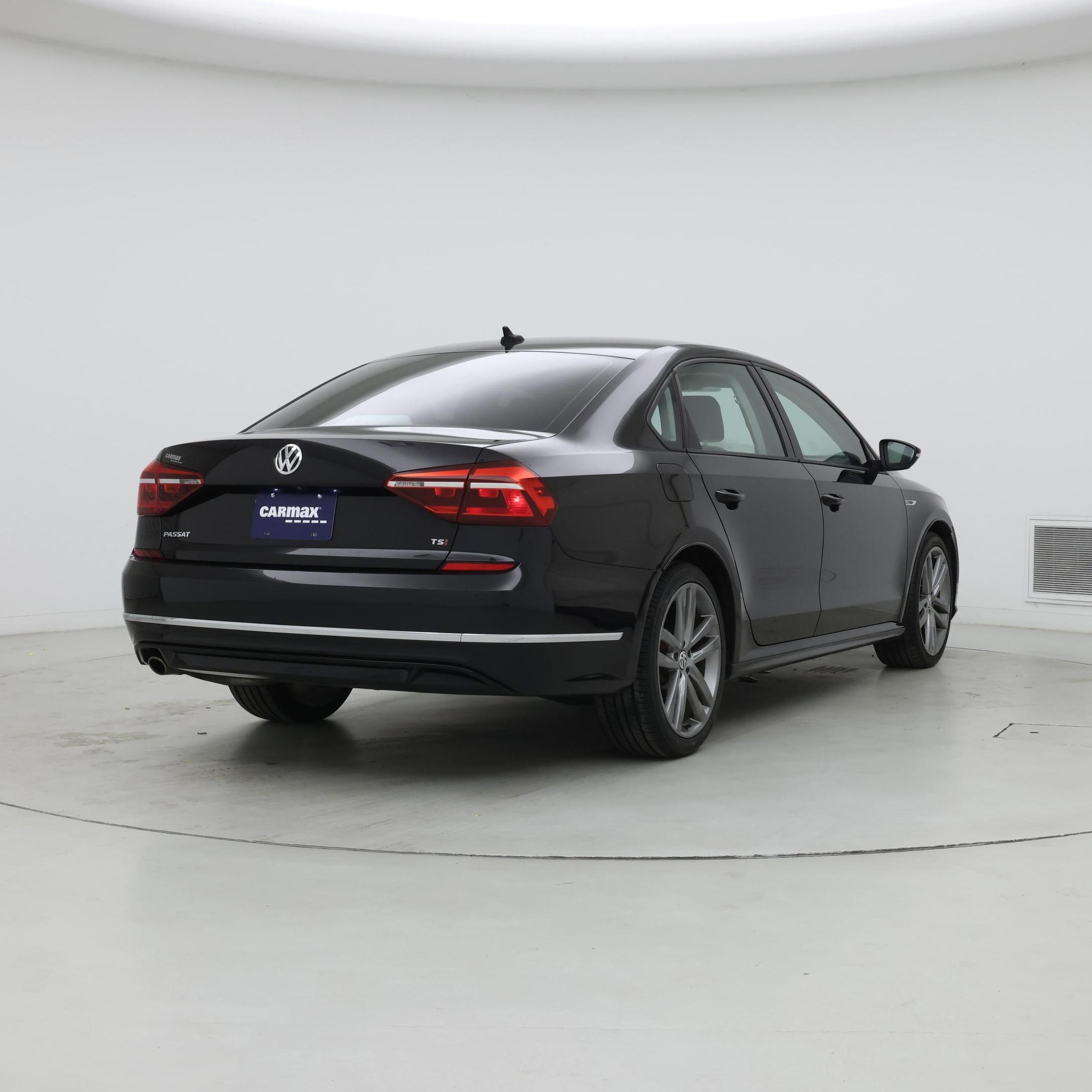 Thumbnail: 2018 Volkswagen Passat - 8