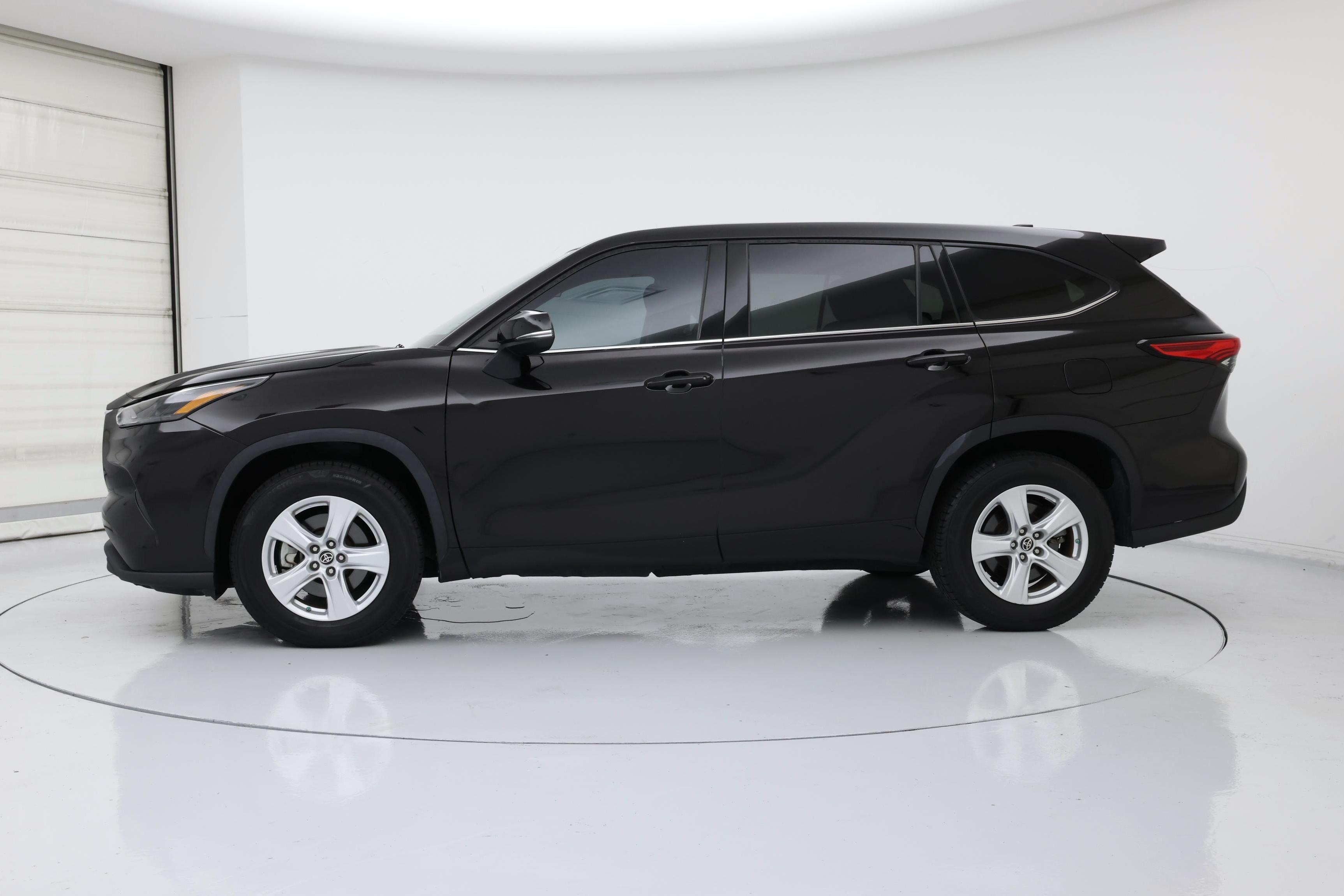 Thumbnail: 2022 Toyota Highlander - 3