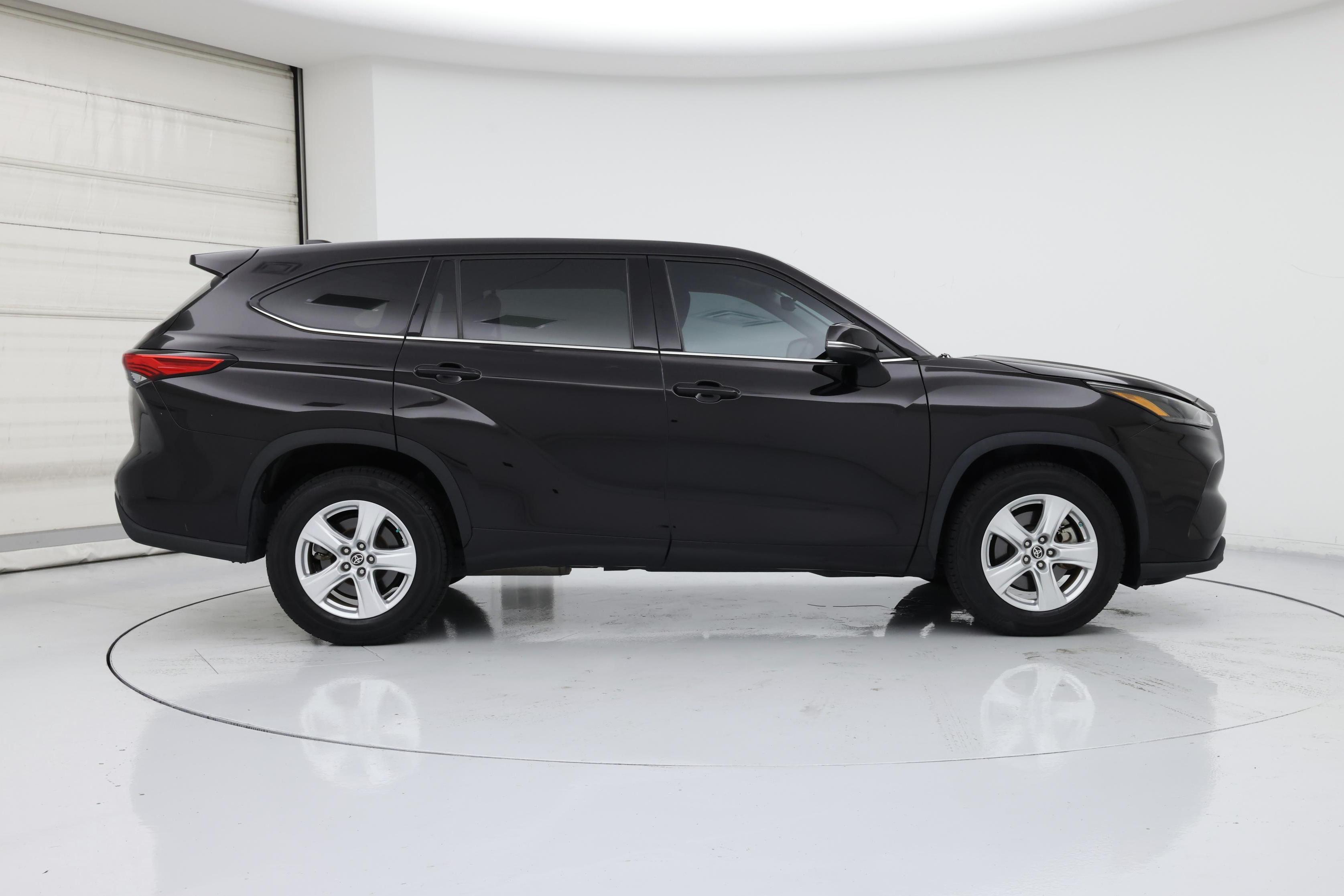 Thumbnail: 2022 Toyota Highlander - 7