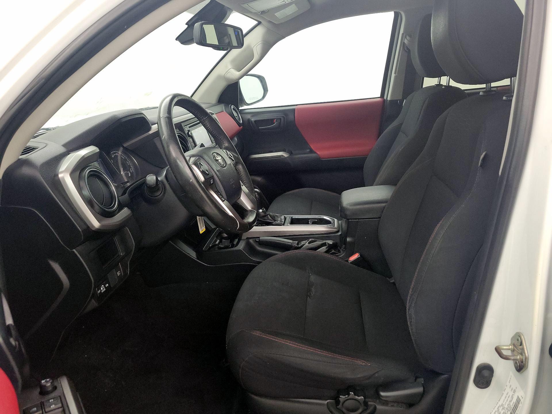 Thumbnail: 2019 Toyota Tacoma - 11