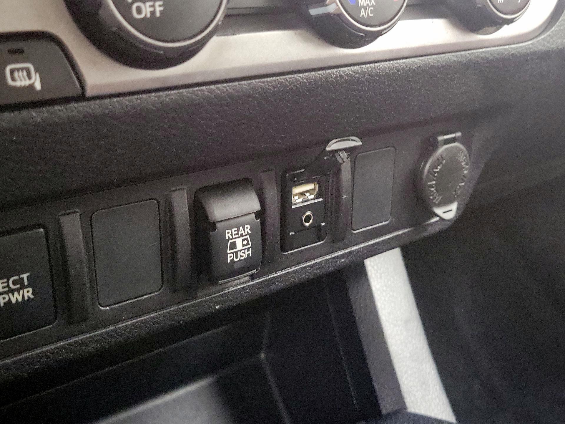 Thumbnail: 2019 Toyota Tacoma - 18