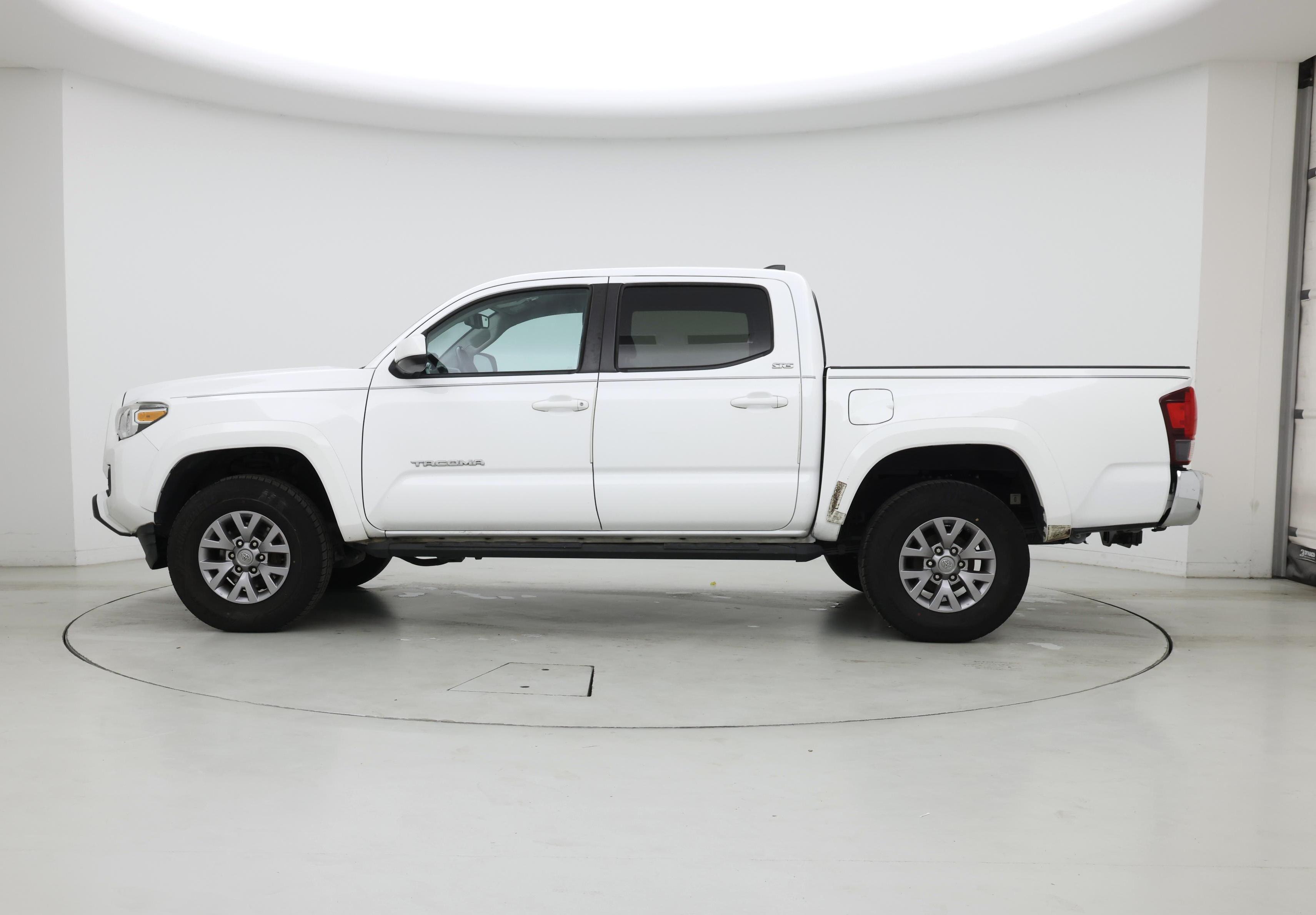 Thumbnail: 2019 Toyota Tacoma - 3