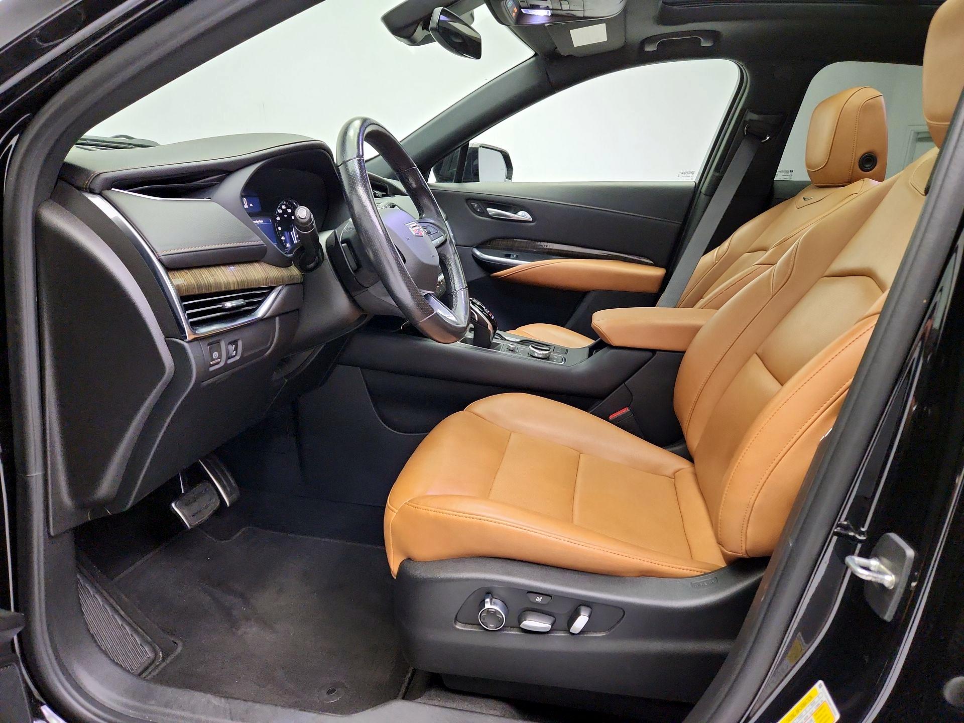 Thumbnail: 2021 Cadillac XT4 - 11