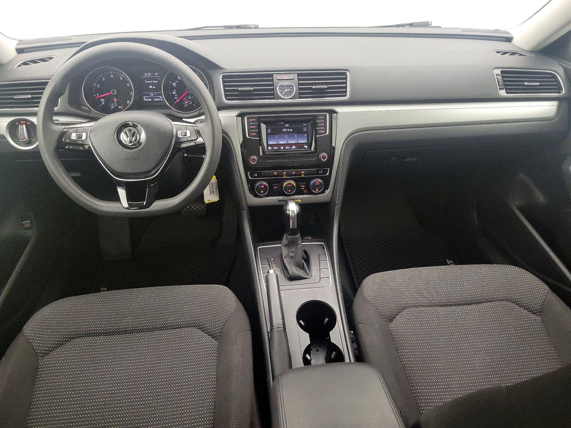 Thumbnail: 2016 Volkswagen Passat - 9