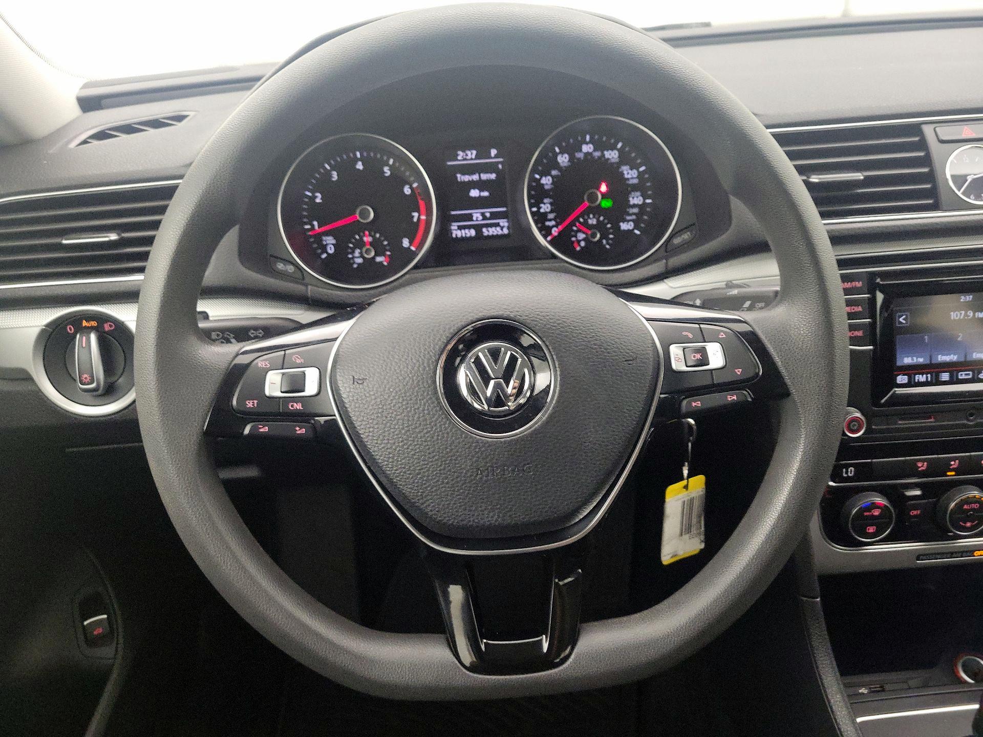 Thumbnail: 2016 Volkswagen Passat - 10