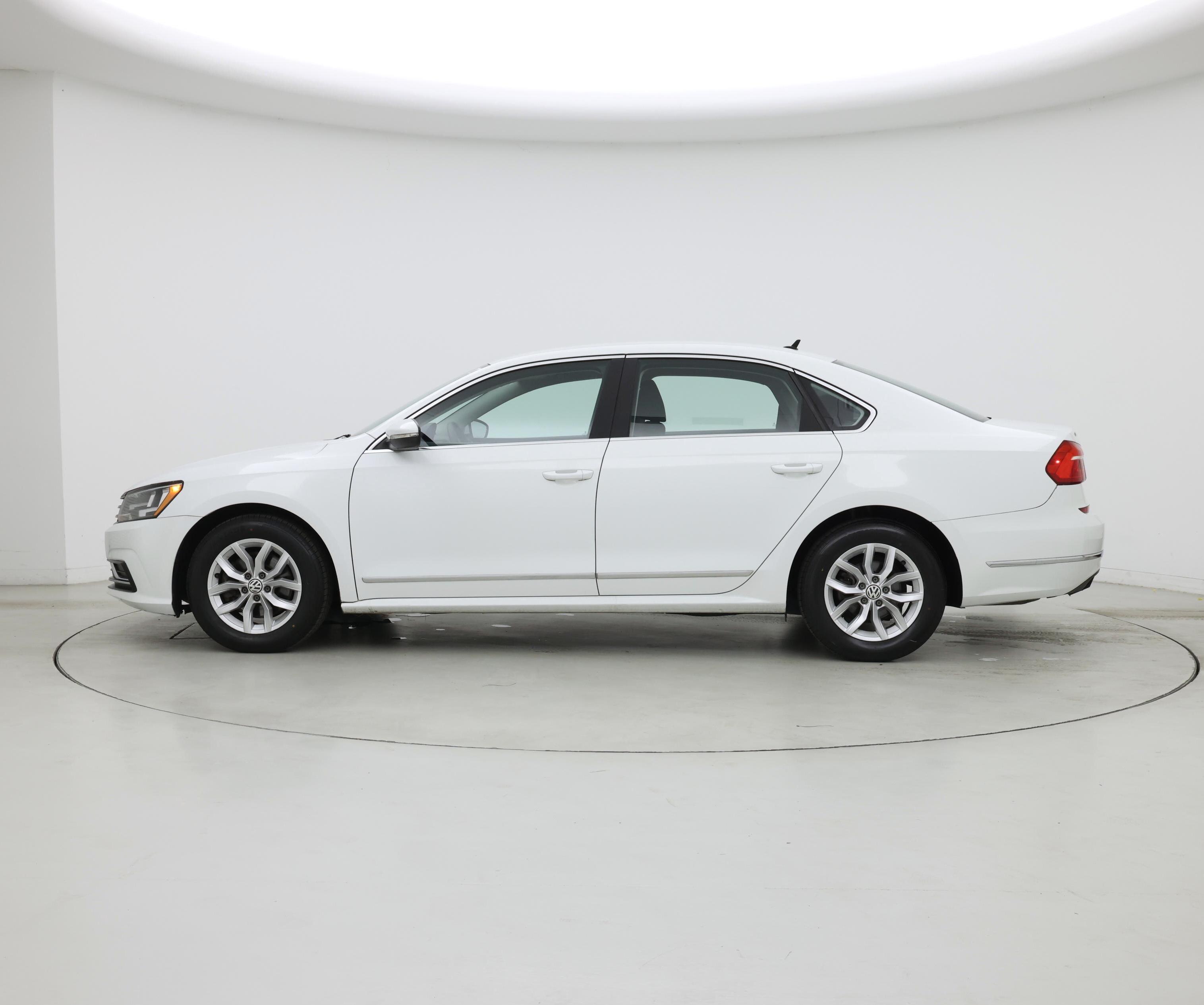 Thumbnail: 2016 Volkswagen Passat - 3
