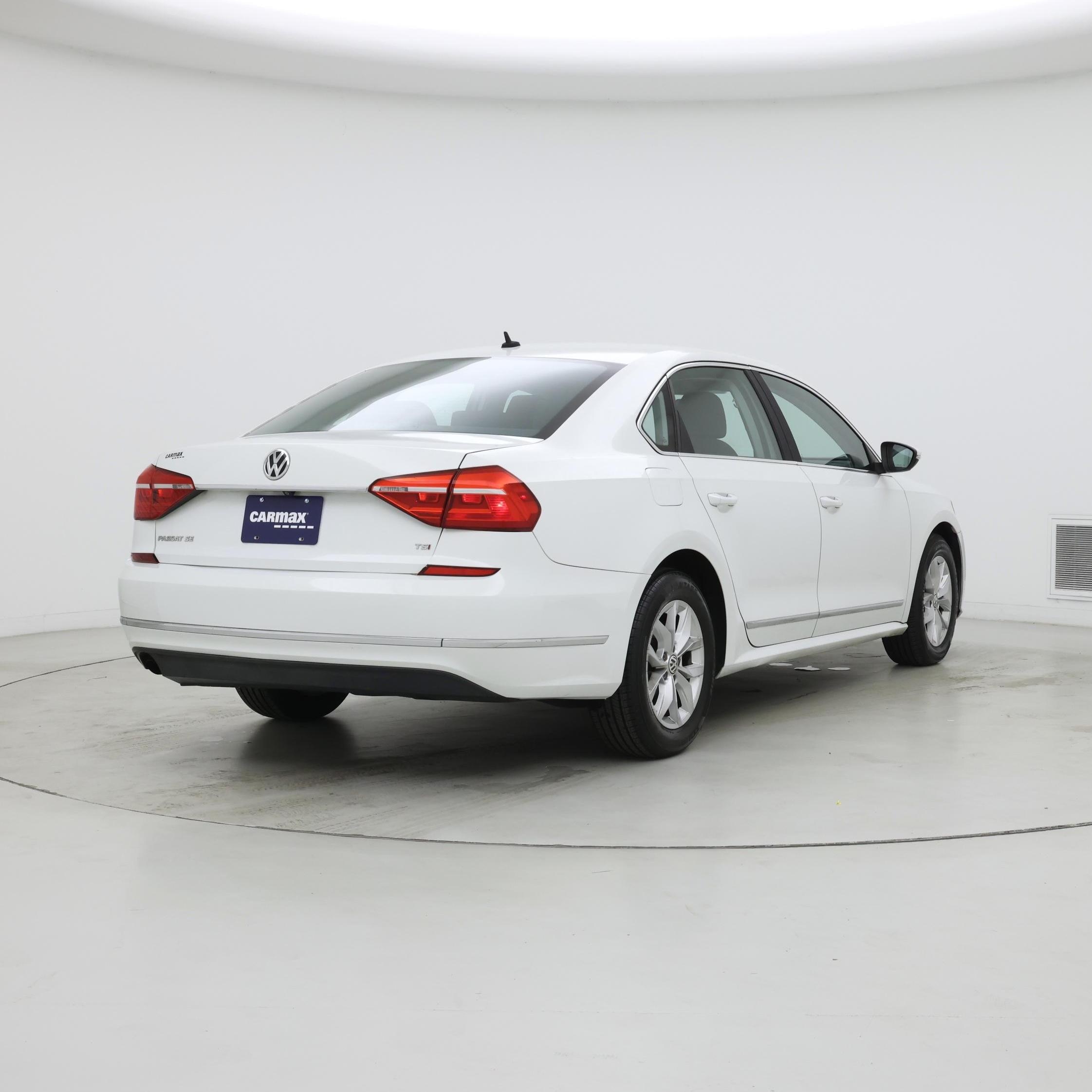 Thumbnail: 2016 Volkswagen Passat - 8