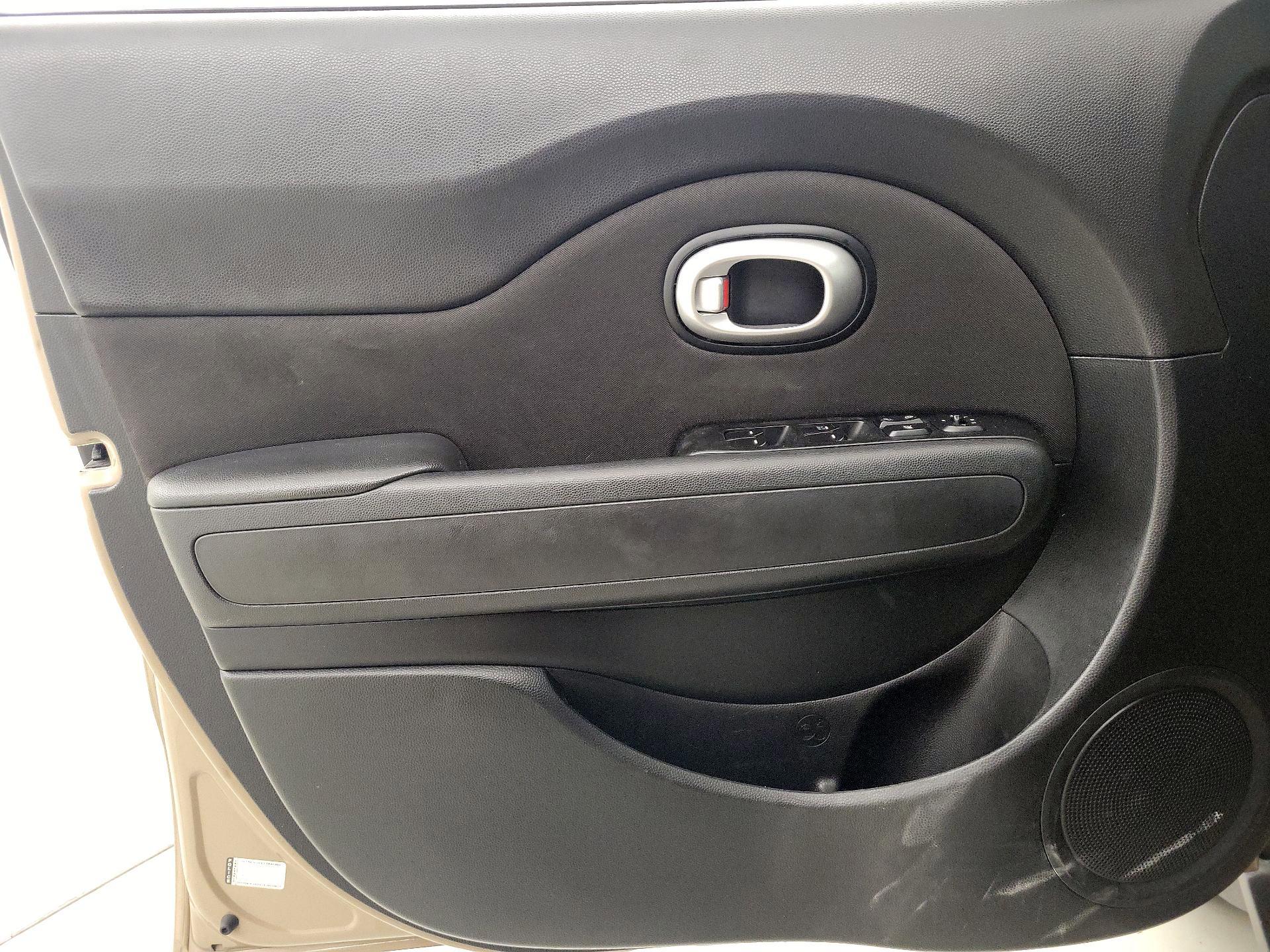 Thumbnail: 2016 Kia Soul - 12