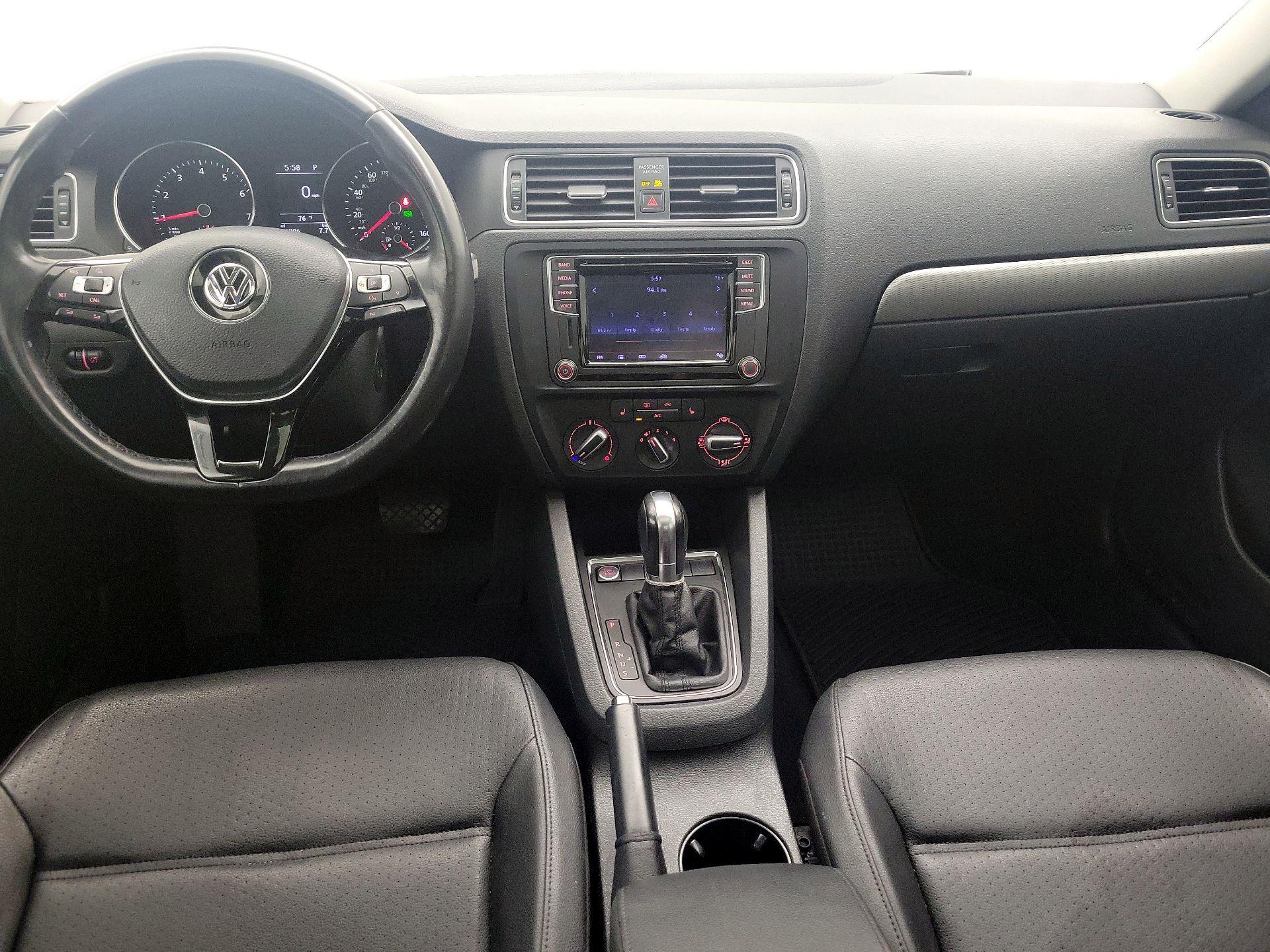 Thumbnail: 2017 Volkswagen Jetta - 9