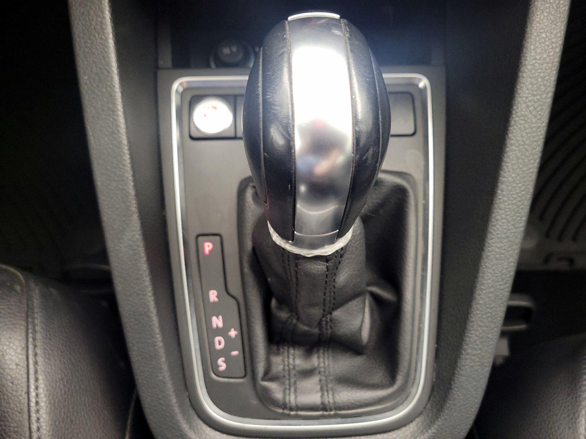 Thumbnail: 2017 Volkswagen Jetta - 17