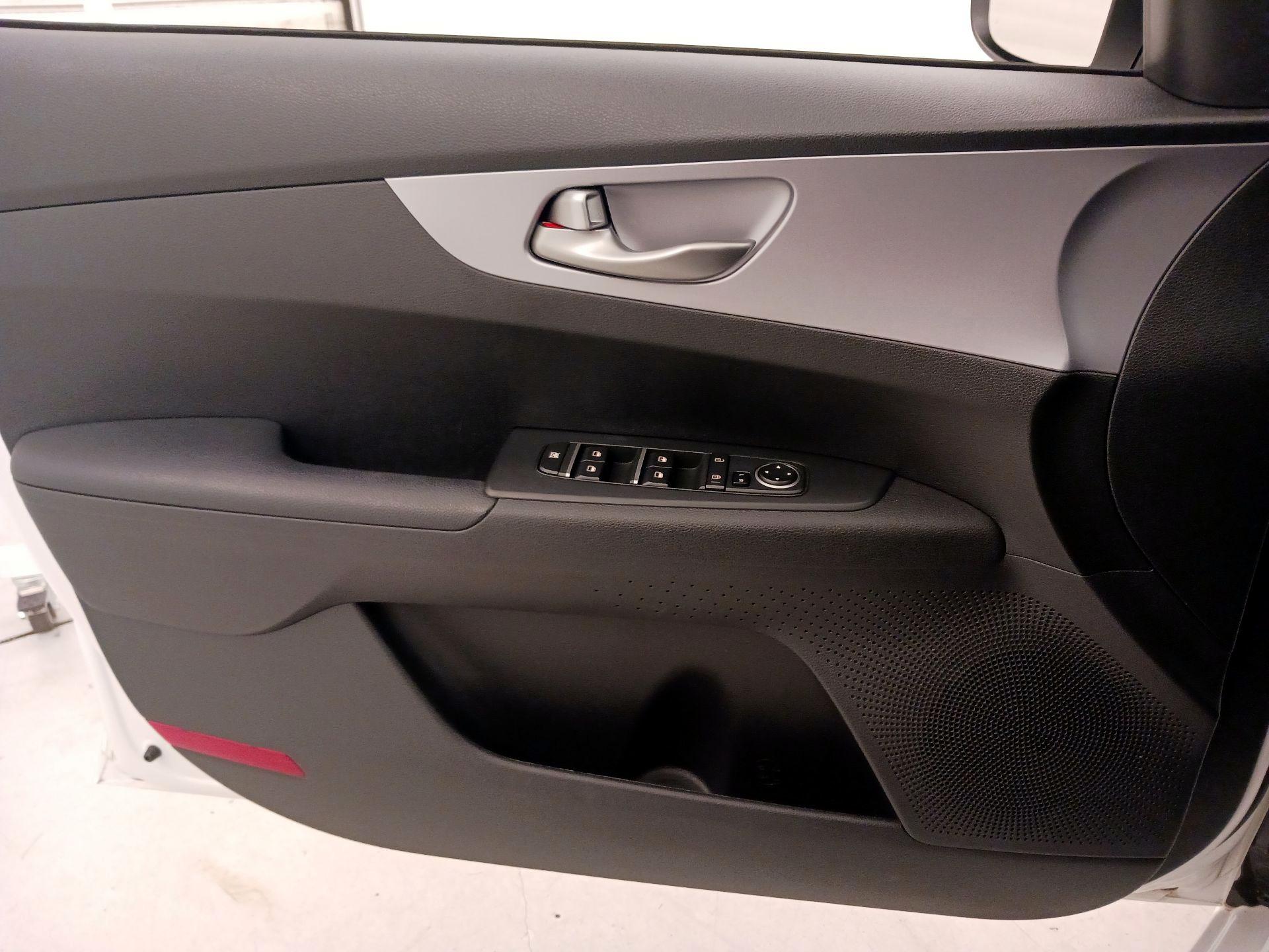 Thumbnail: 2022 Kia Forte - 12