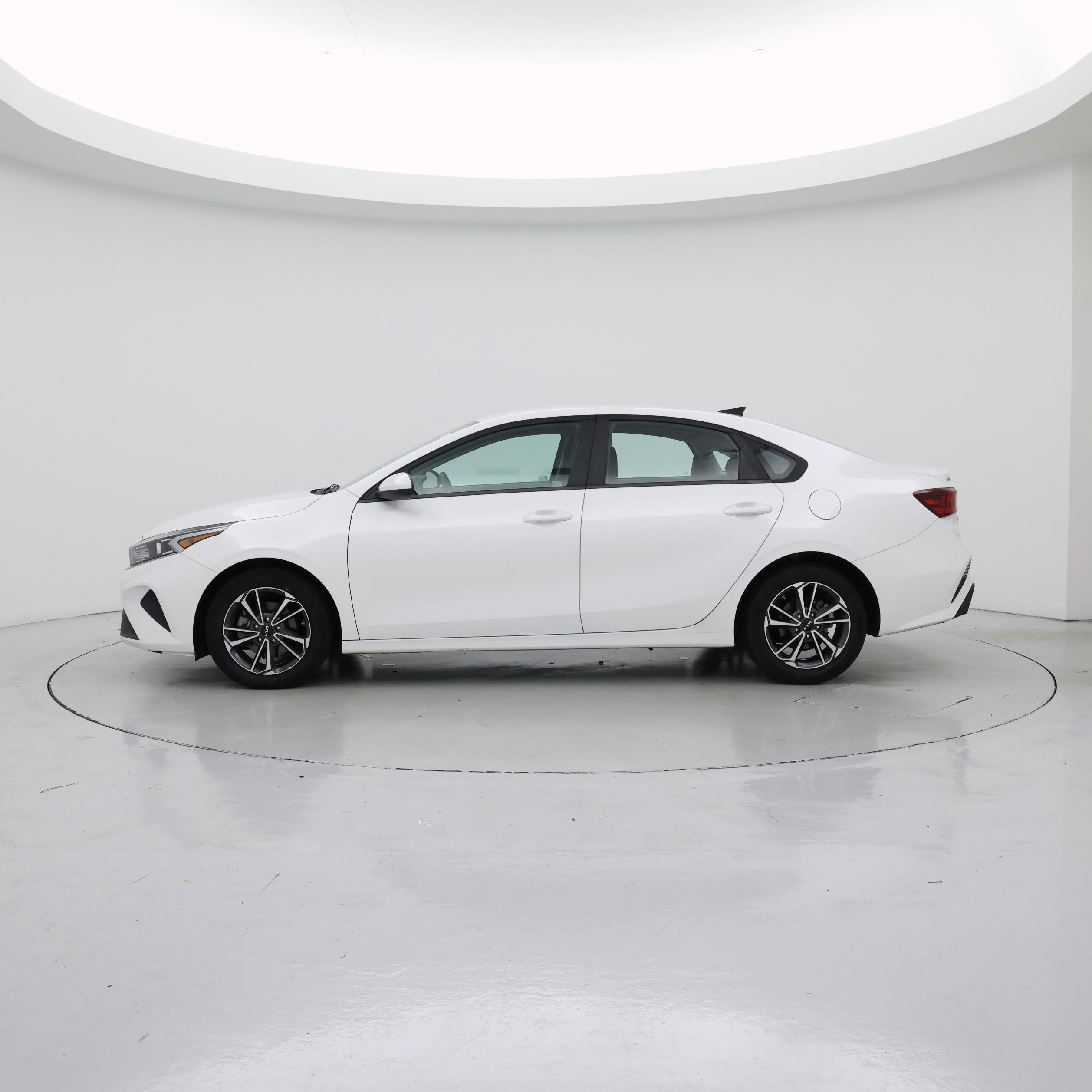 Thumbnail: 2022 Kia Forte - 3
