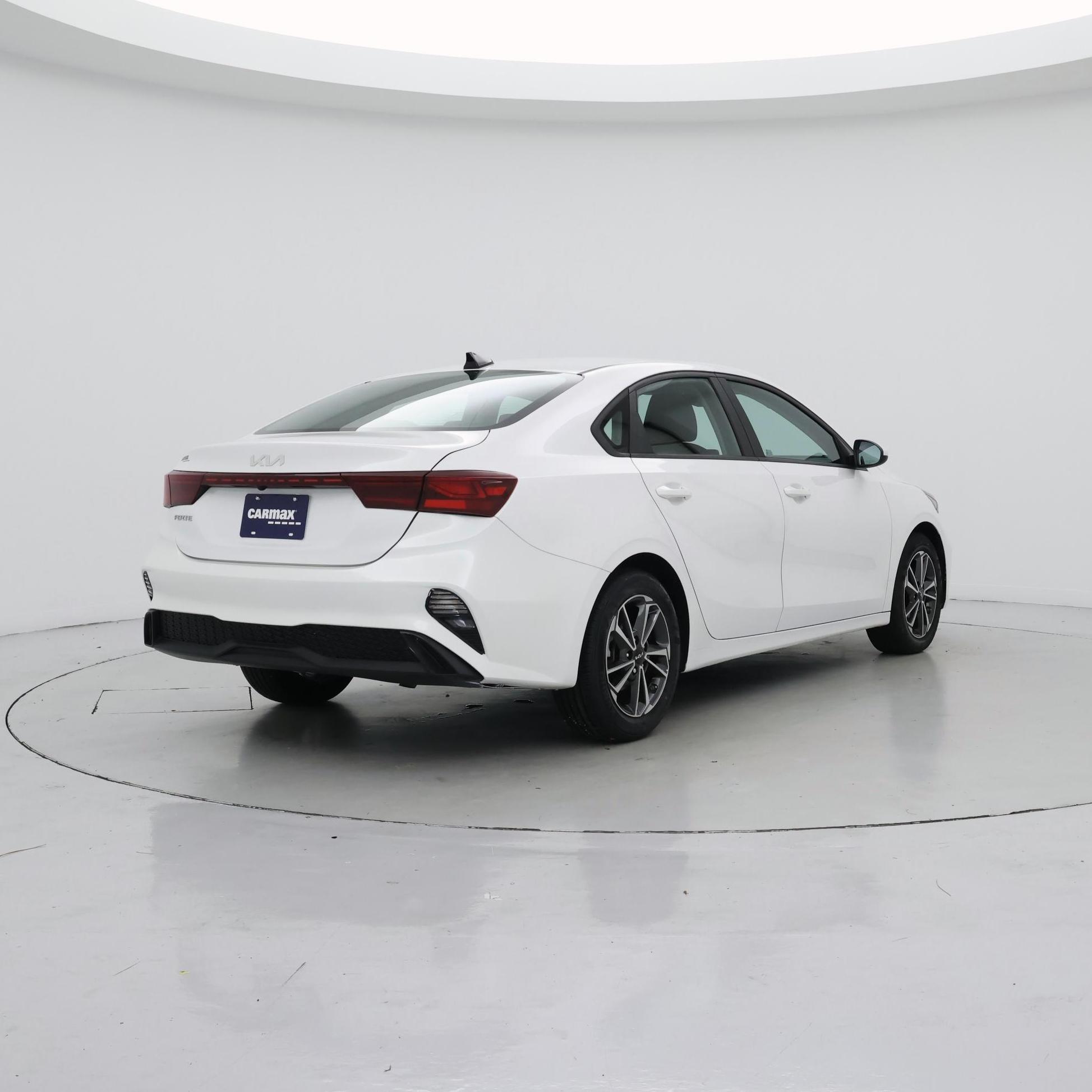 Thumbnail: 2022 Kia Forte - 8