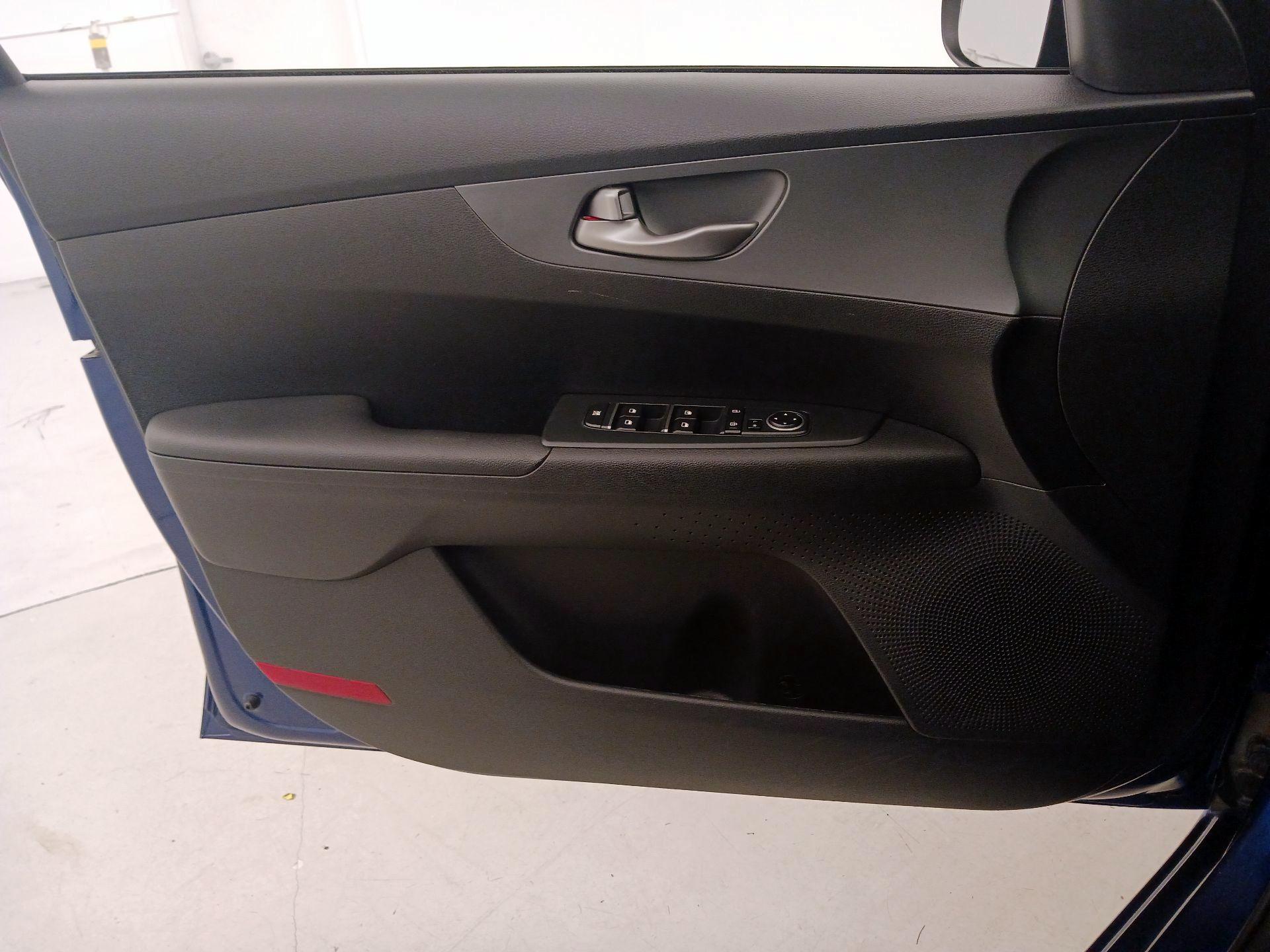 Thumbnail: 2020 Kia Forte - 12