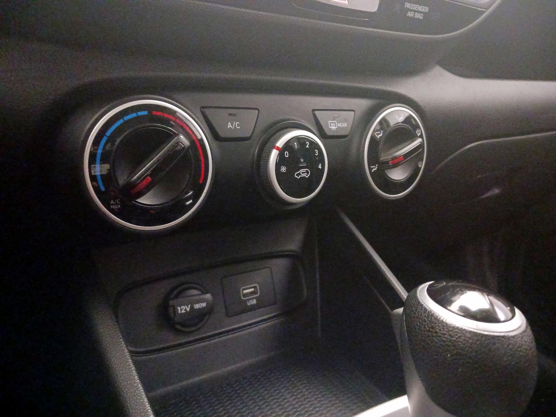 Thumbnail: 2021 Hyundai Venue - 16