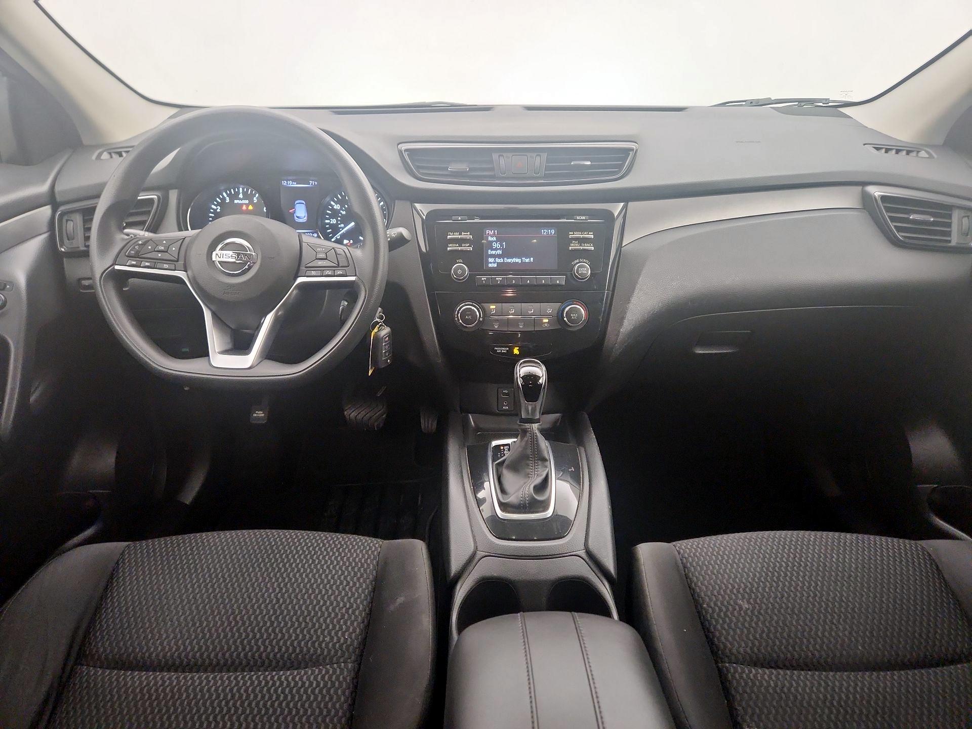 Thumbnail: 2017 Nissan Rogue Sport - 9
