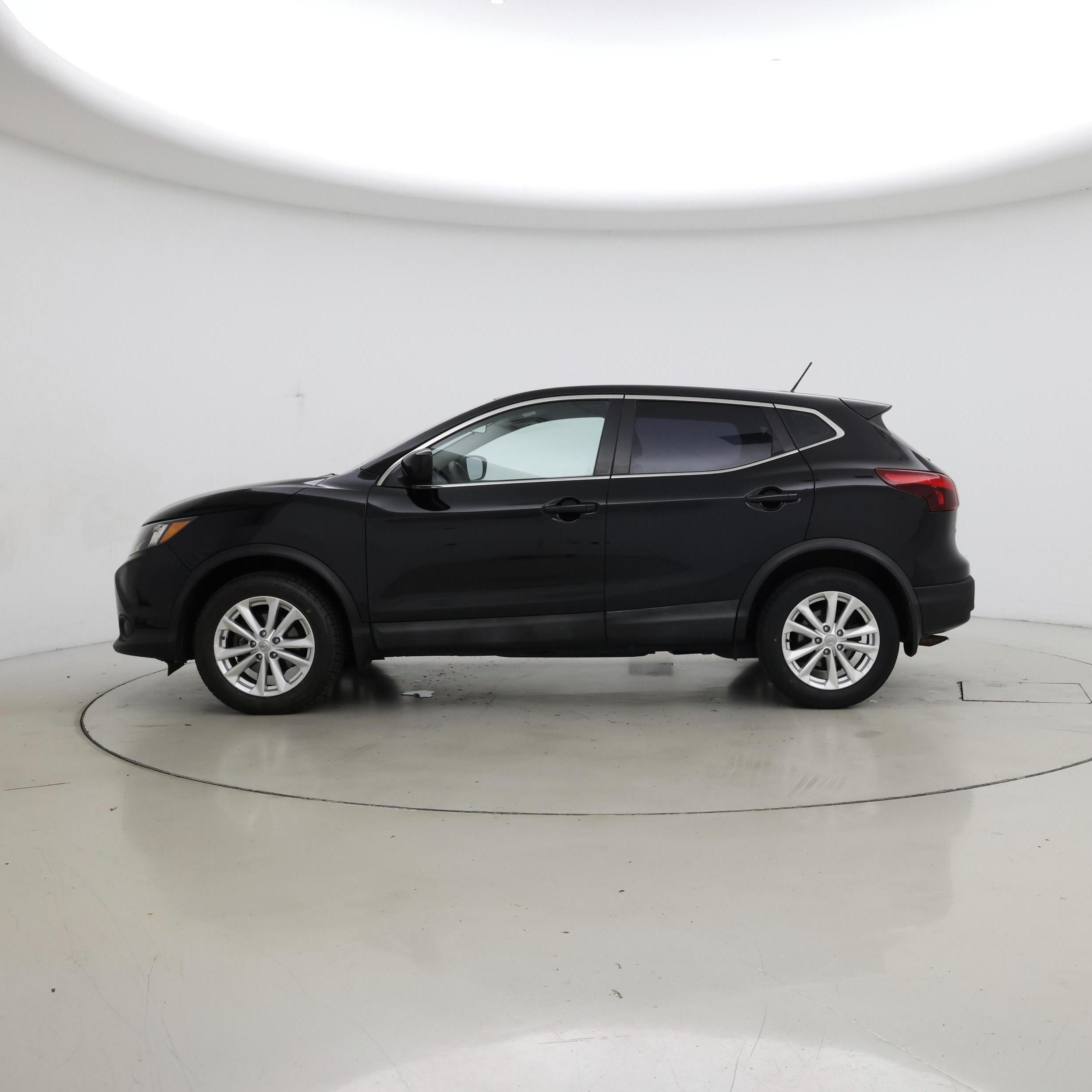 Thumbnail: 2017 Nissan Rogue Sport - 3