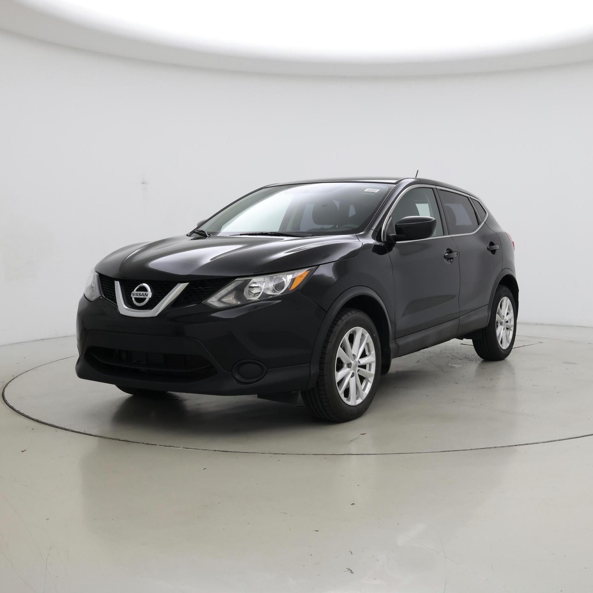 Thumbnail: 2017 Nissan Rogue Sport - 4