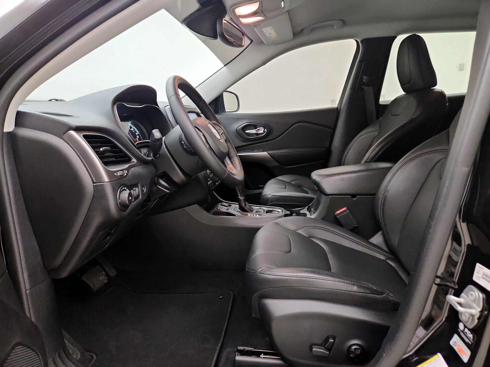 Thumbnail: 2021 Jeep Cherokee - 11
