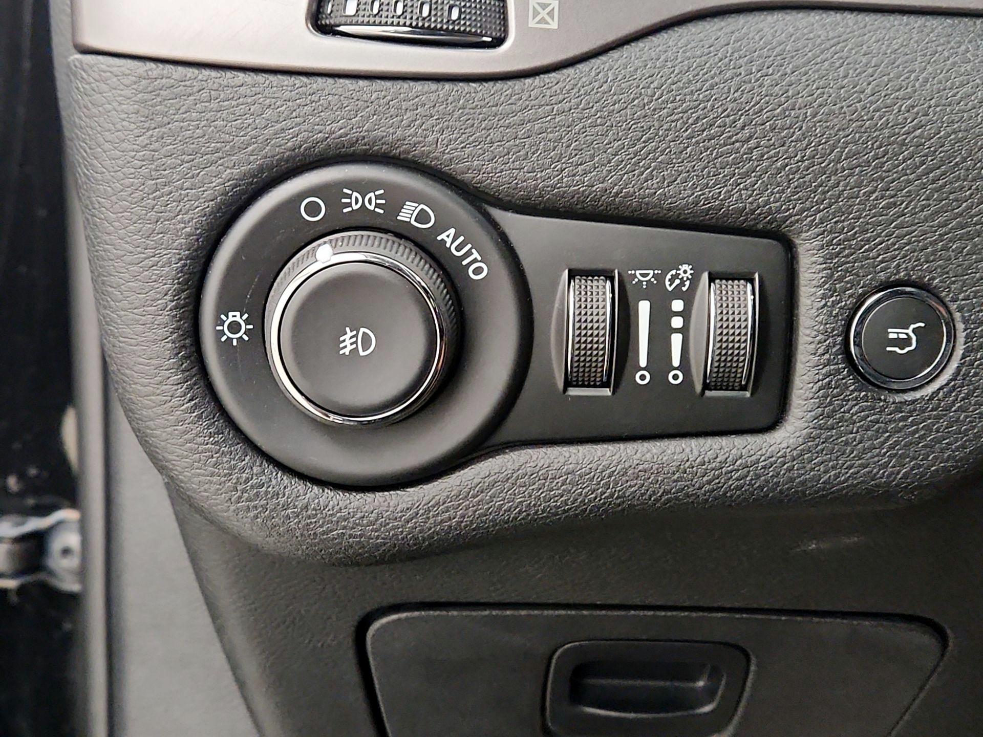 Thumbnail: 2021 Jeep Cherokee - 13