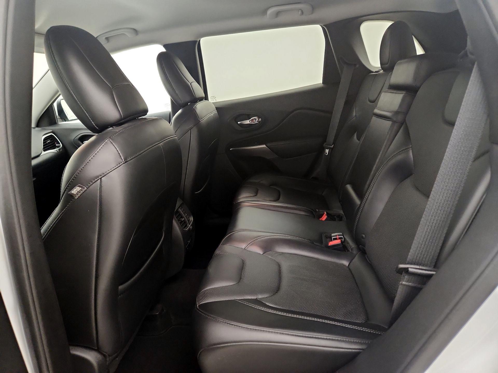Thumbnail: 2019 Jeep Cherokee - 19