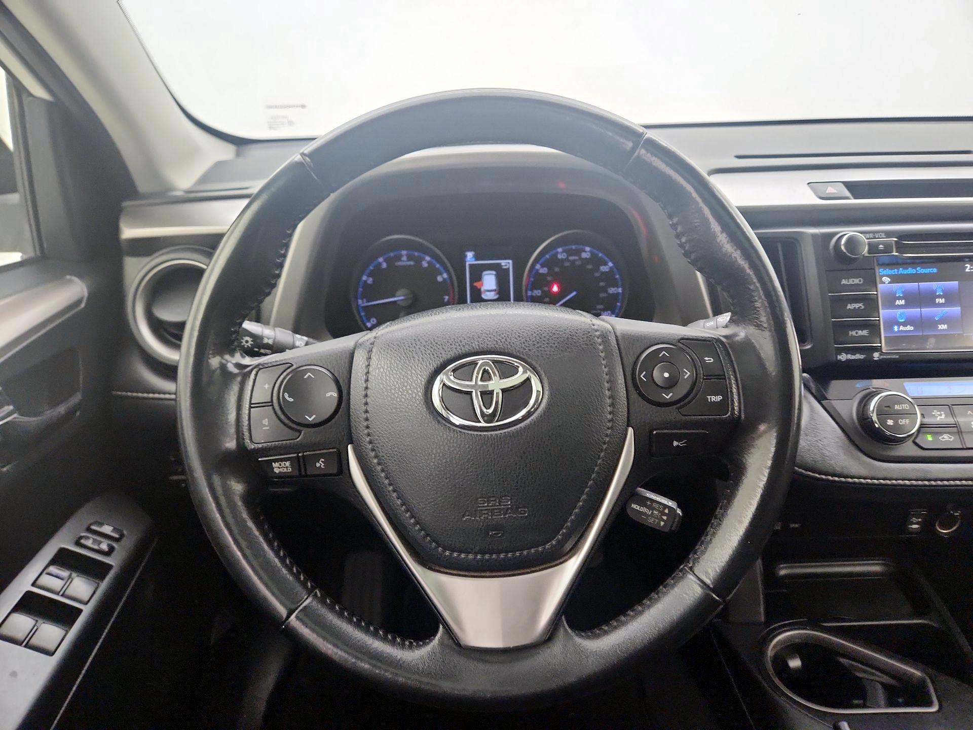 Thumbnail: 2018 Toyota RAV4 - 10