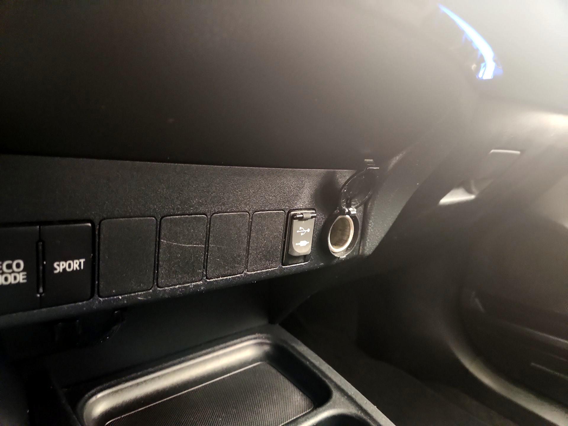 Thumbnail: 2018 Toyota RAV4 - 18
