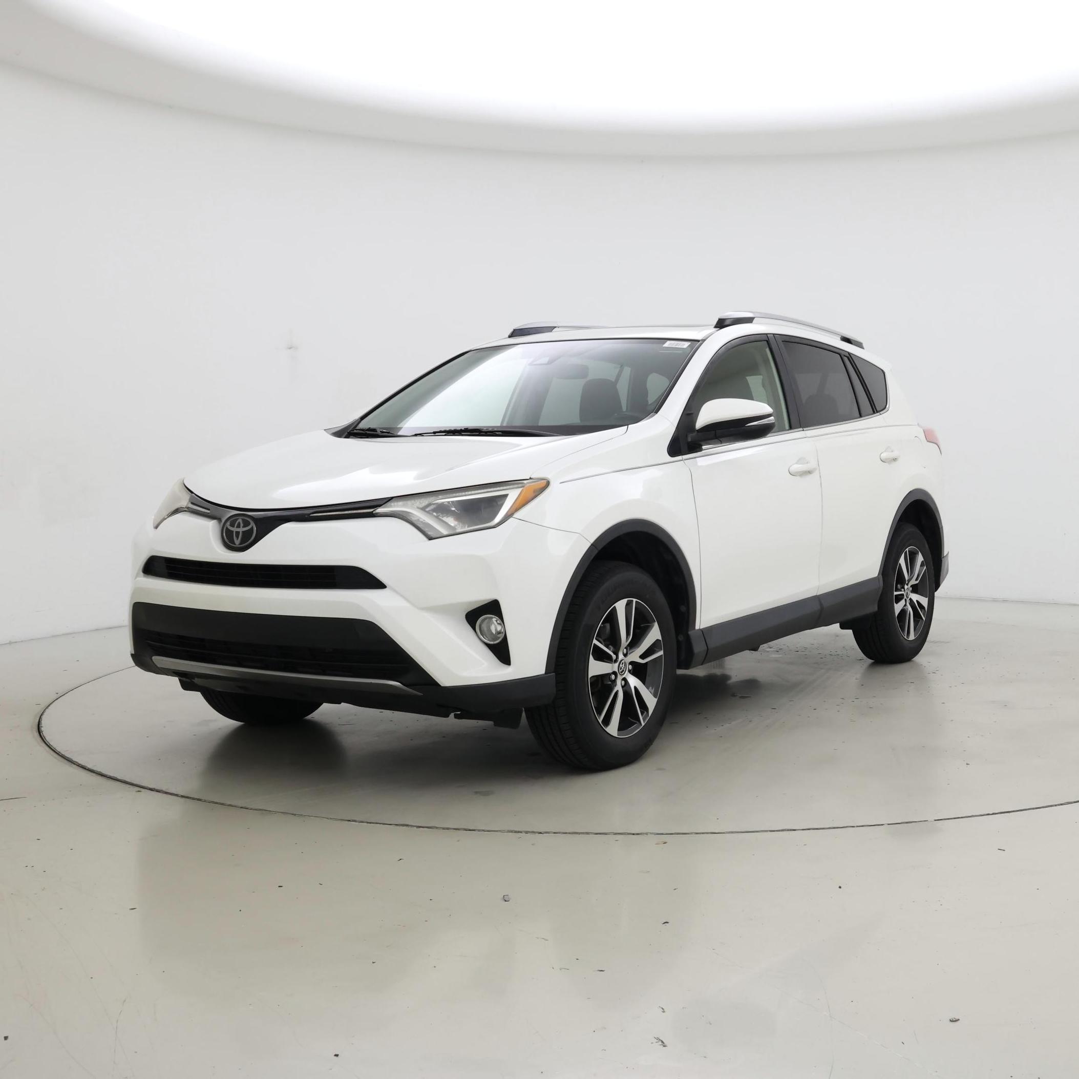 Thumbnail: 2018 Toyota RAV4 - 4