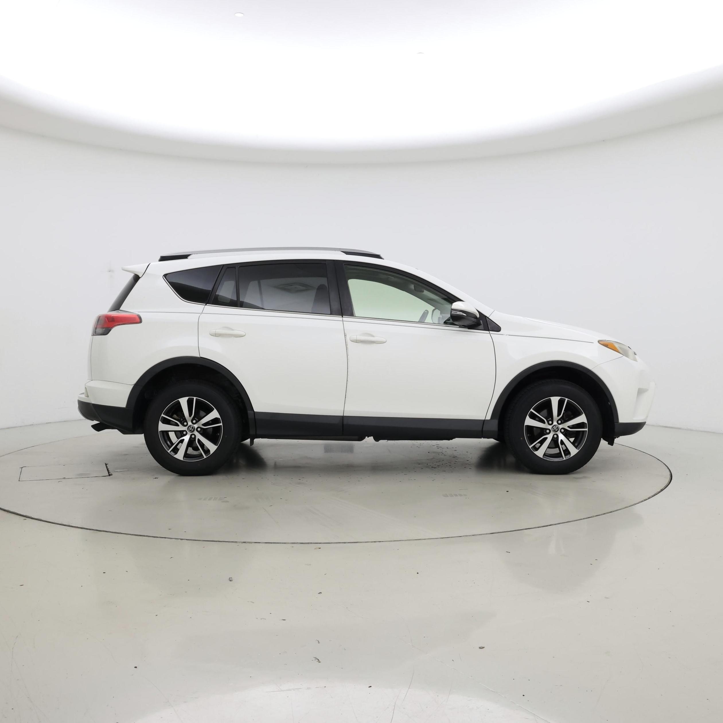 Thumbnail: 2018 Toyota RAV4 - 7