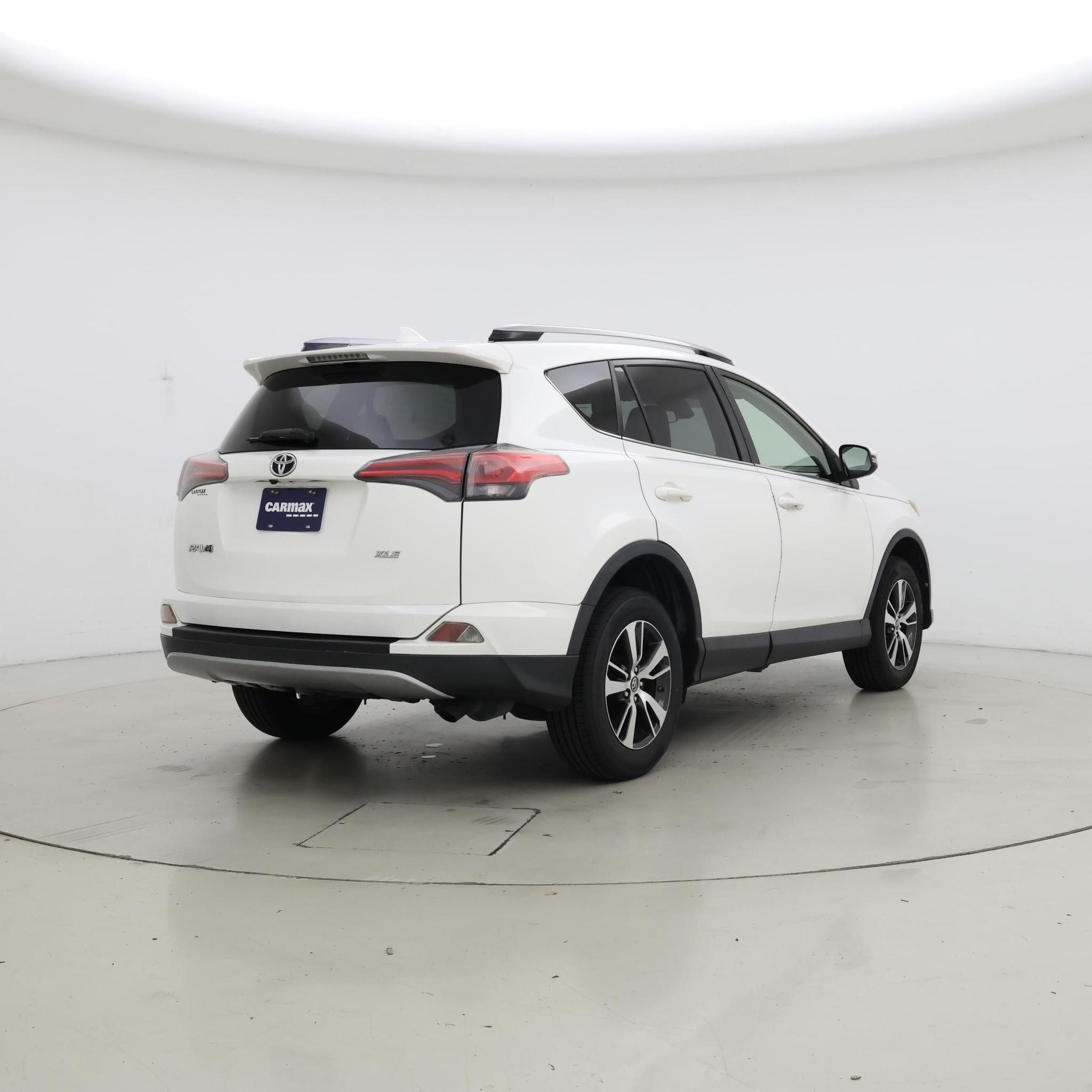 Thumbnail: 2018 Toyota RAV4 - 8