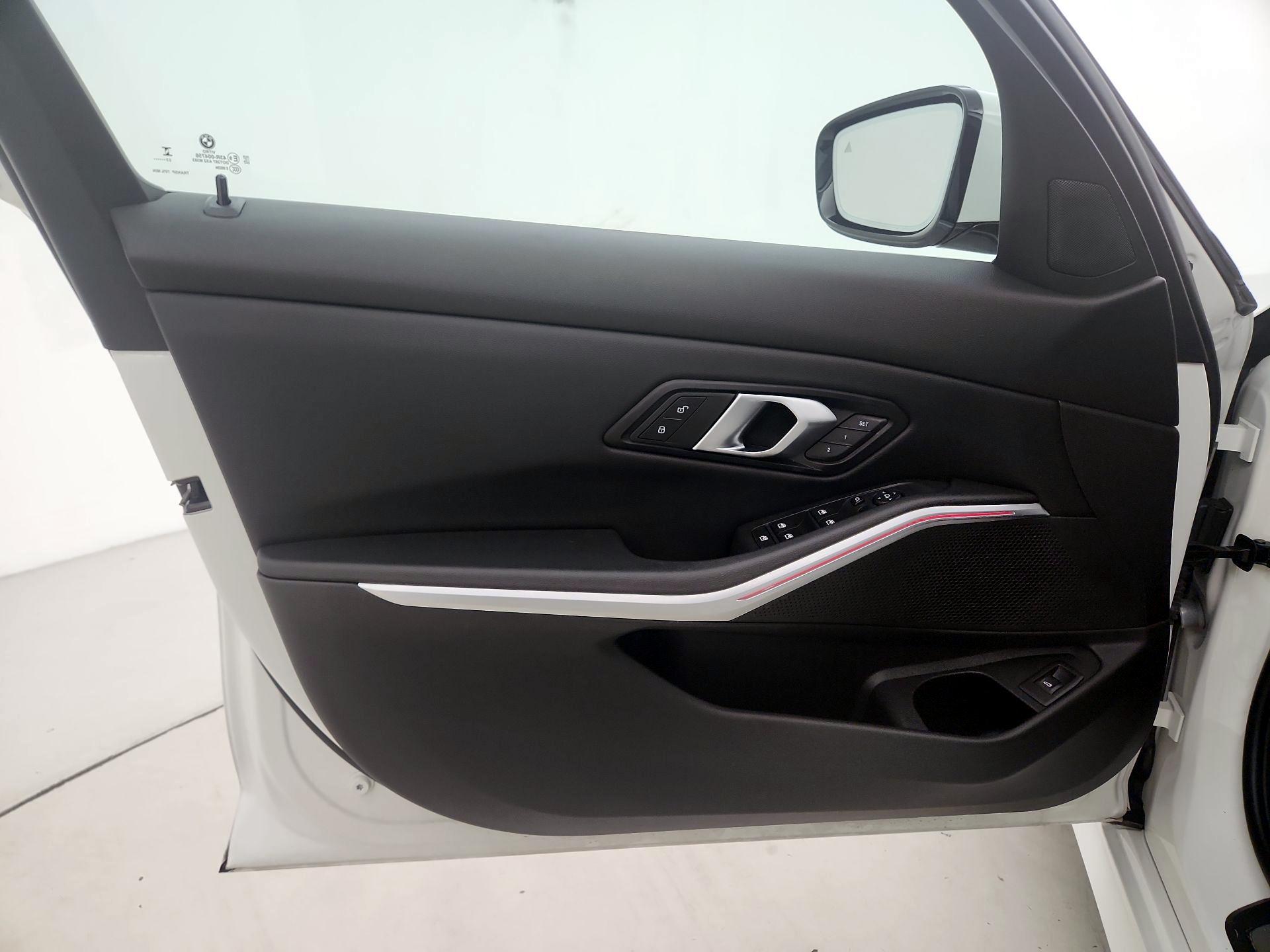 Thumbnail: 2024 BMW 3 Series - 12