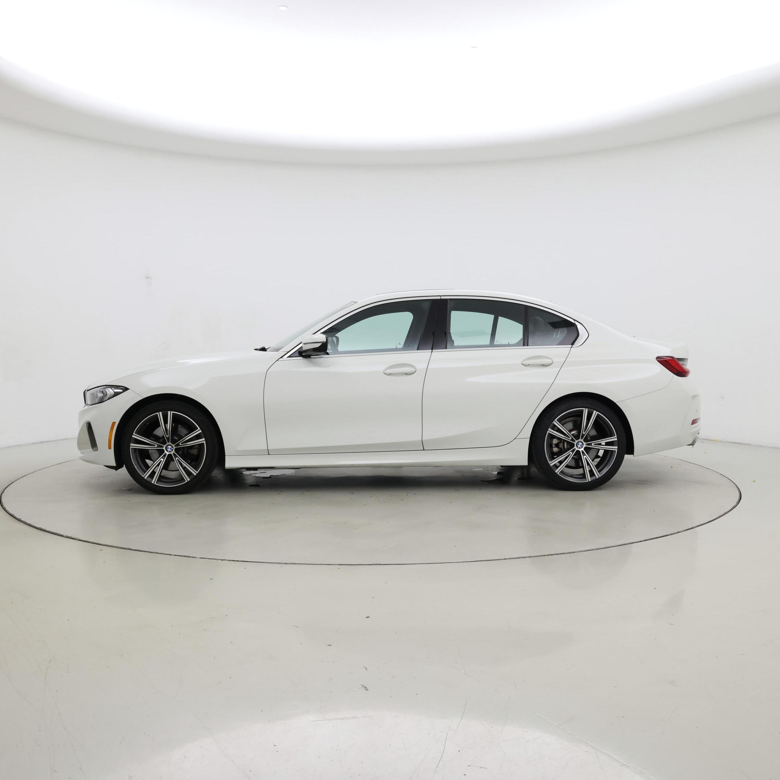 Thumbnail: 2024 BMW 3 Series - 3