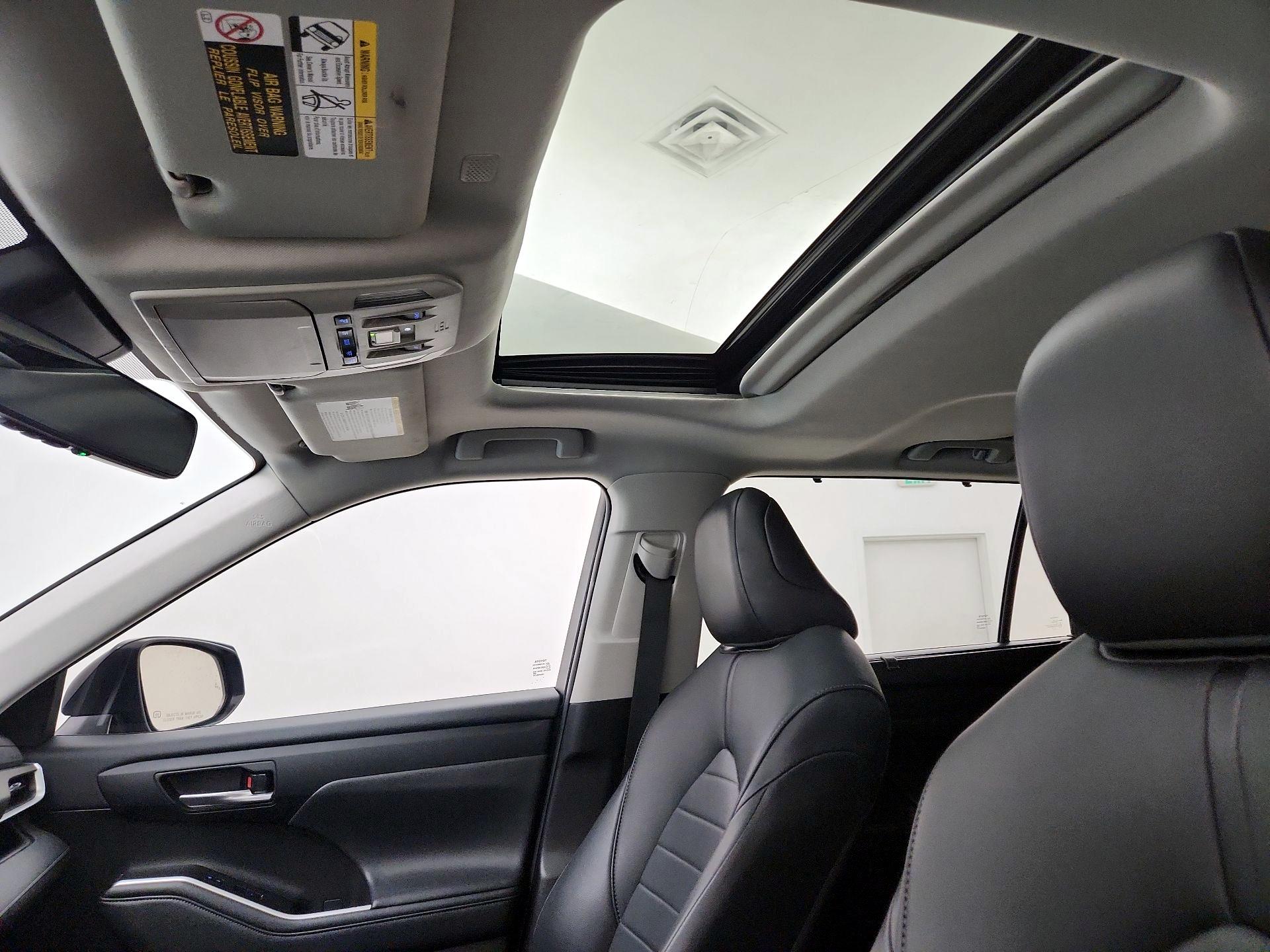 Thumbnail: 2021 Toyota Highlander - 19