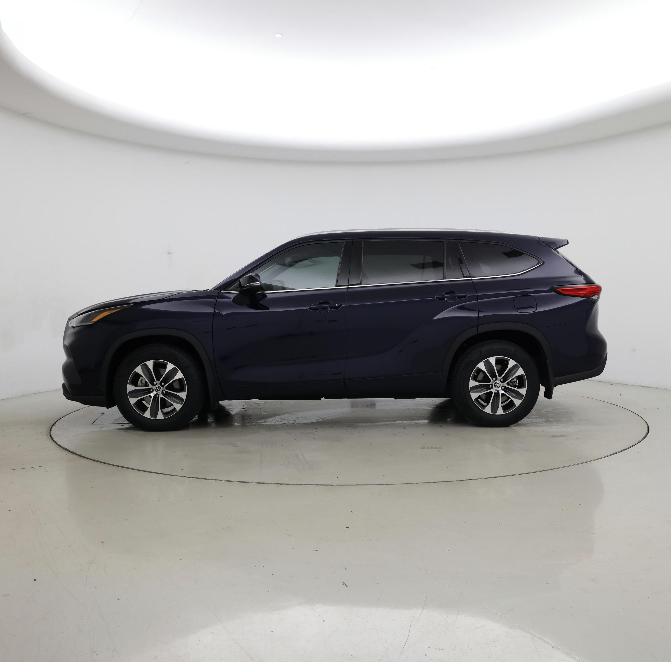 Thumbnail: 2021 Toyota Highlander - 3